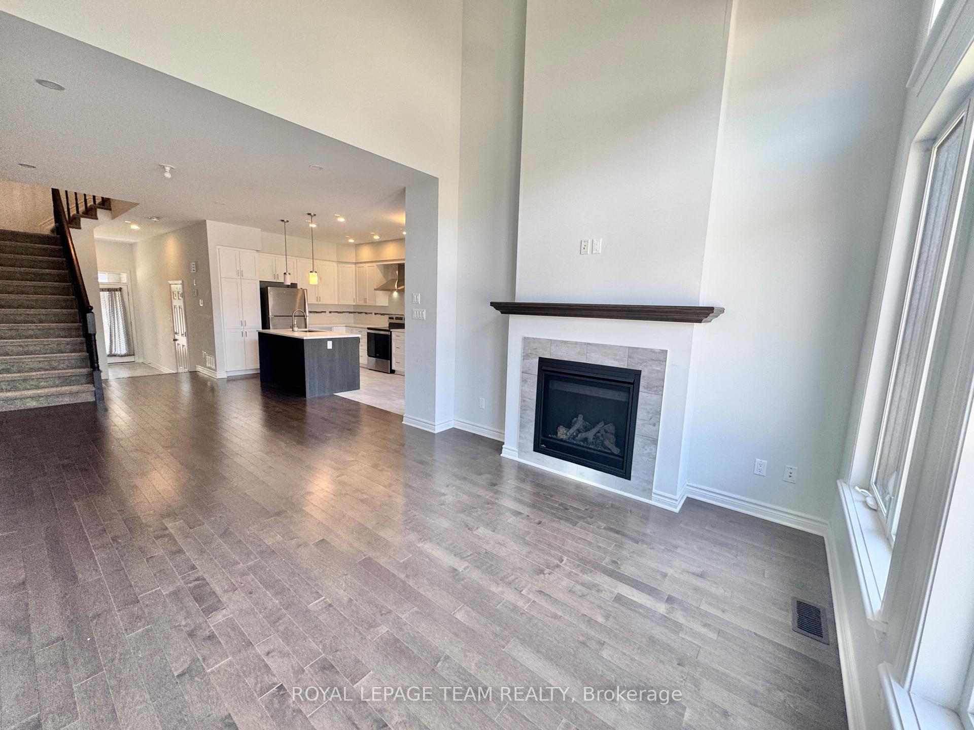 Photo 4 of 695 Cairn Crescent, Ottawa, Mer Bleue/Bradley Estates/Anderson Park — HOMEH