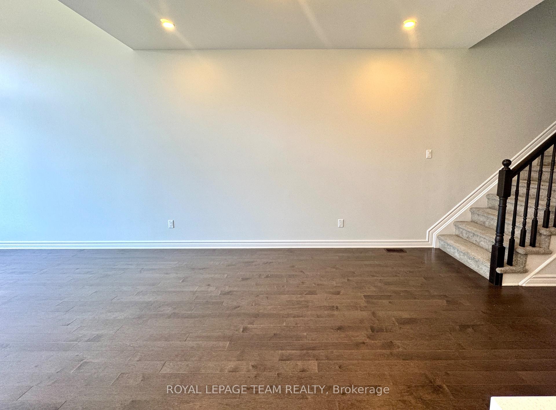 Photo 6 of 695 Cairn Crescent, Ottawa, Mer Bleue/Bradley Estates/Anderson Park — HOMEH