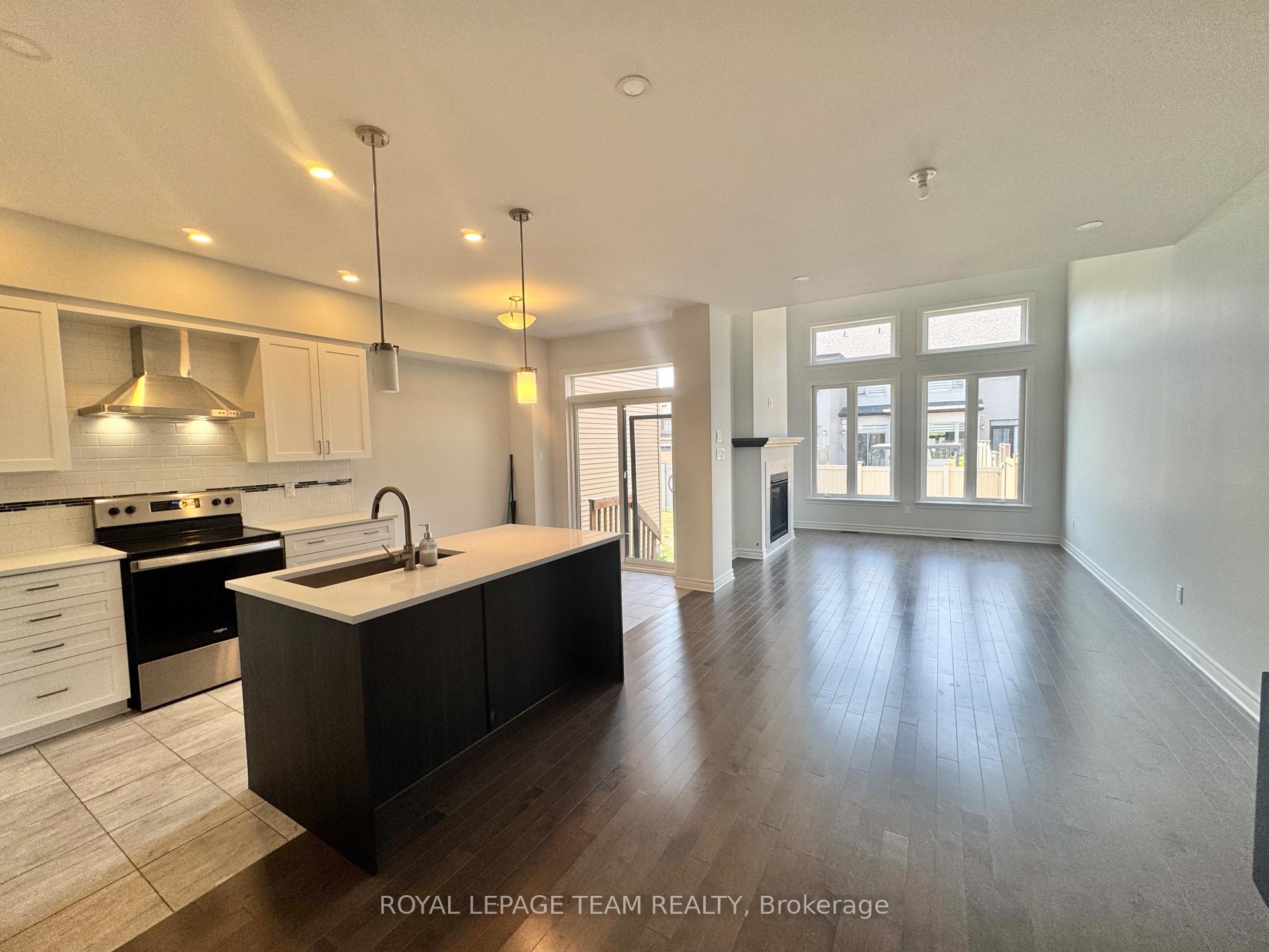 Photo 10 of 695 Cairn Crescent, Ottawa, Mer Bleue/Bradley Estates/Anderson Park — HOMEH