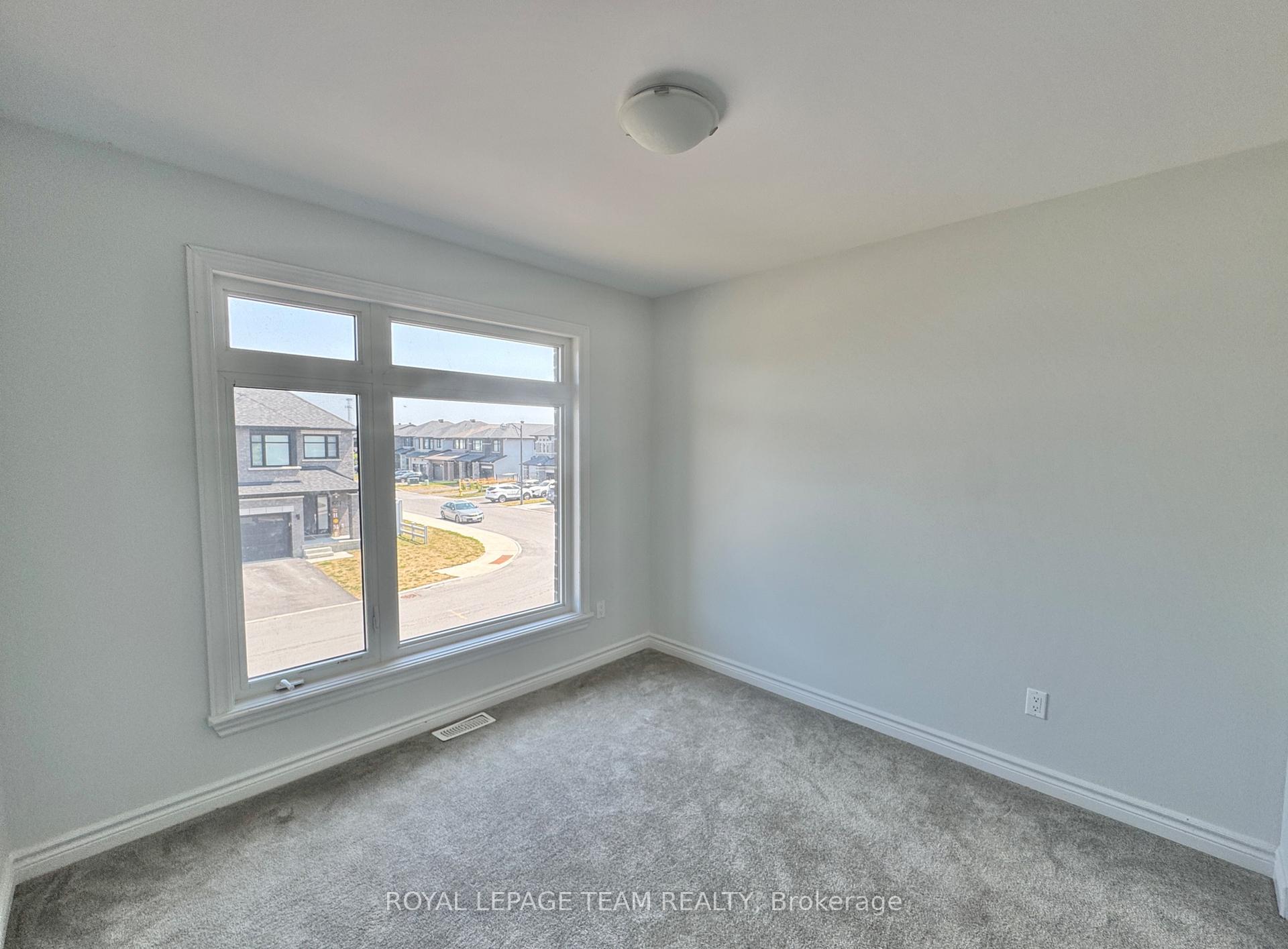 Photo 18 of 695 Cairn Crescent, Ottawa, Mer Bleue/Bradley Estates/Anderson Park — HOMEH