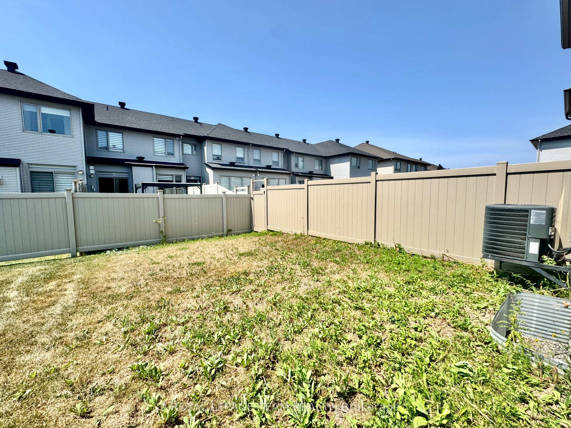 Photo 22 of 695 Cairn Crescent, Ottawa, Mer Bleue/Bradley Estates/Anderson Park — HOMEH
