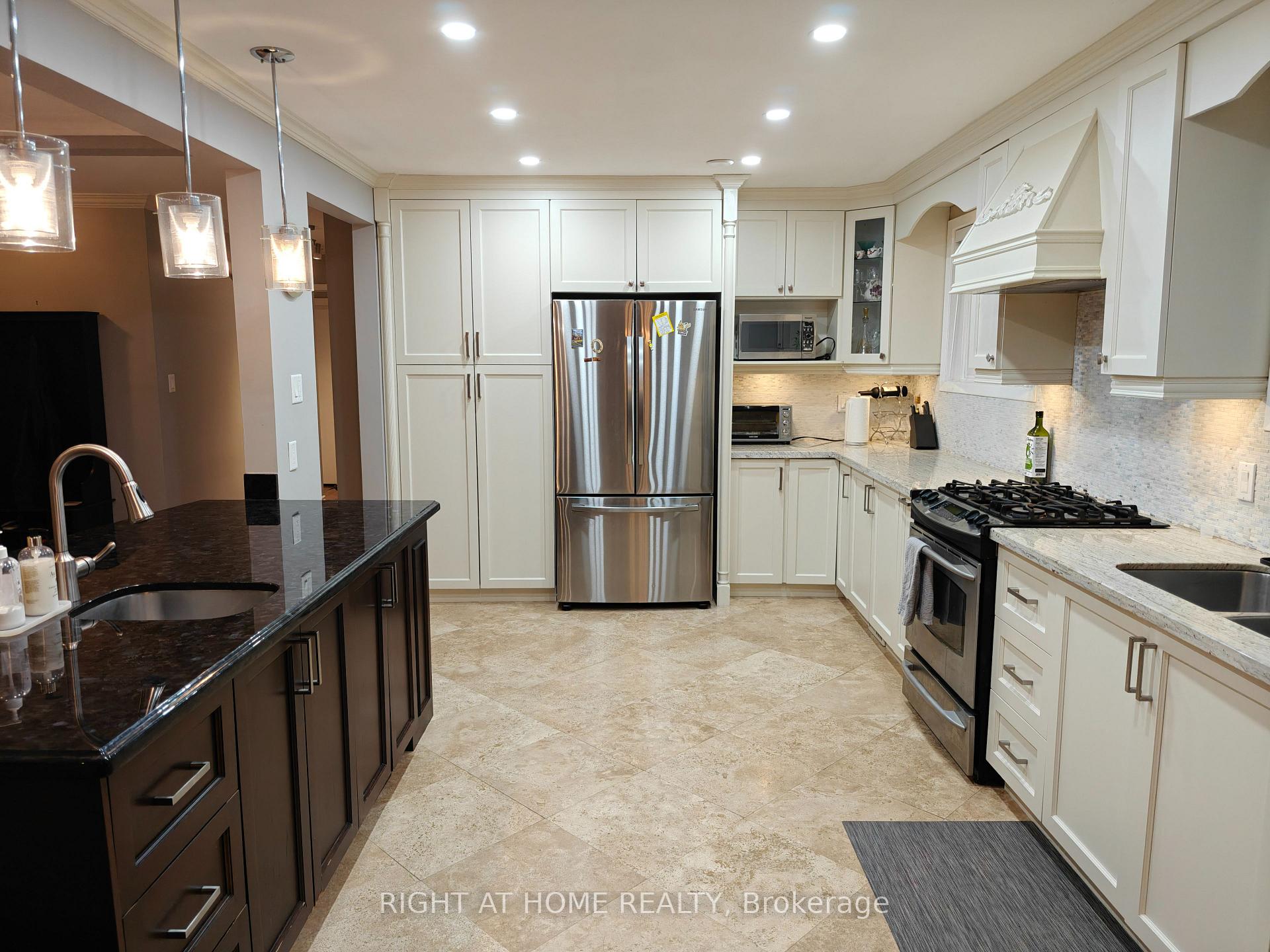 Photo 2 of 200 Henderson Avenue, Markham, Thornhill — HOMEH
