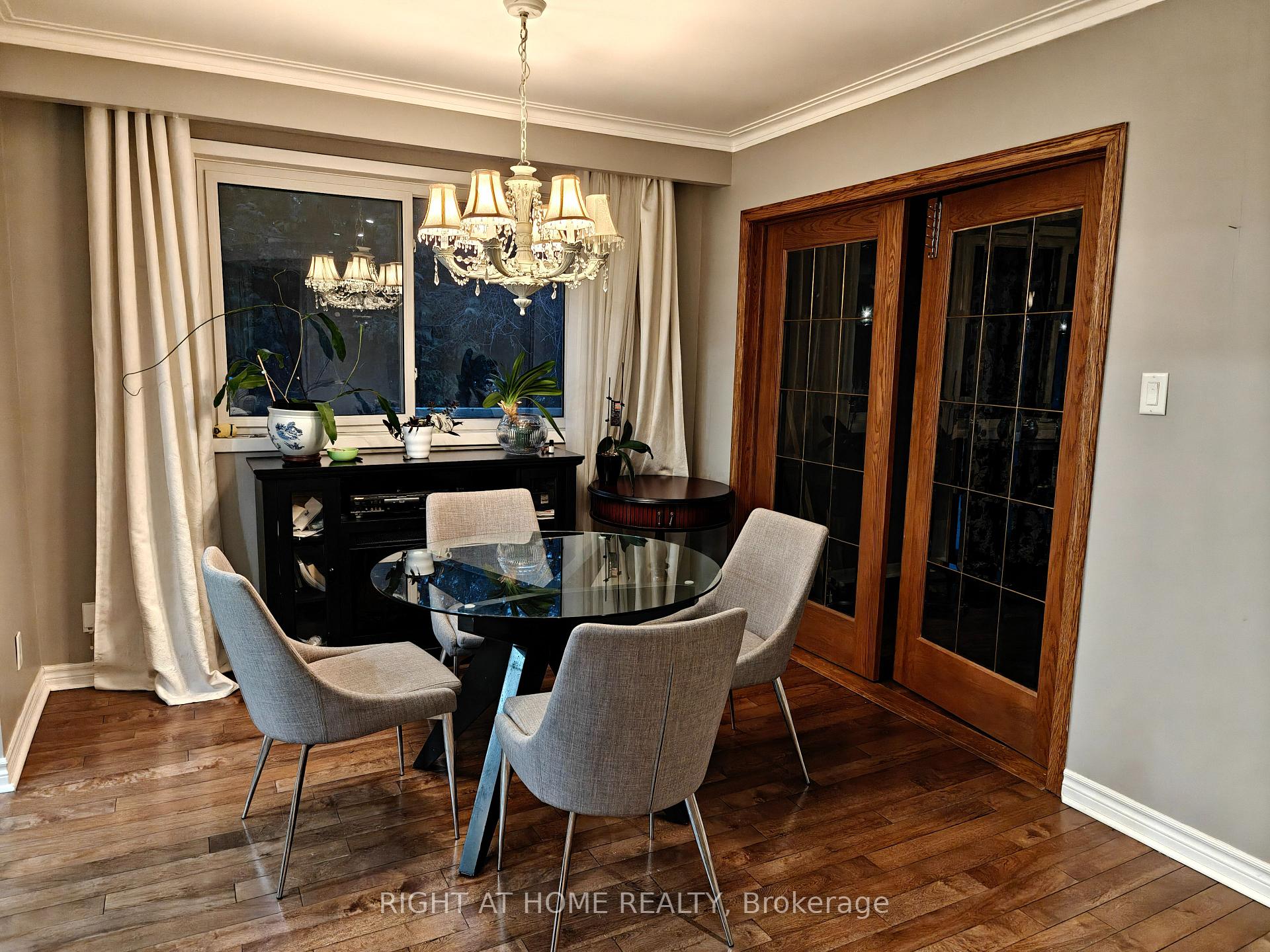 Photo 4 of 200 Henderson Avenue, Markham, Thornhill — HOMEH