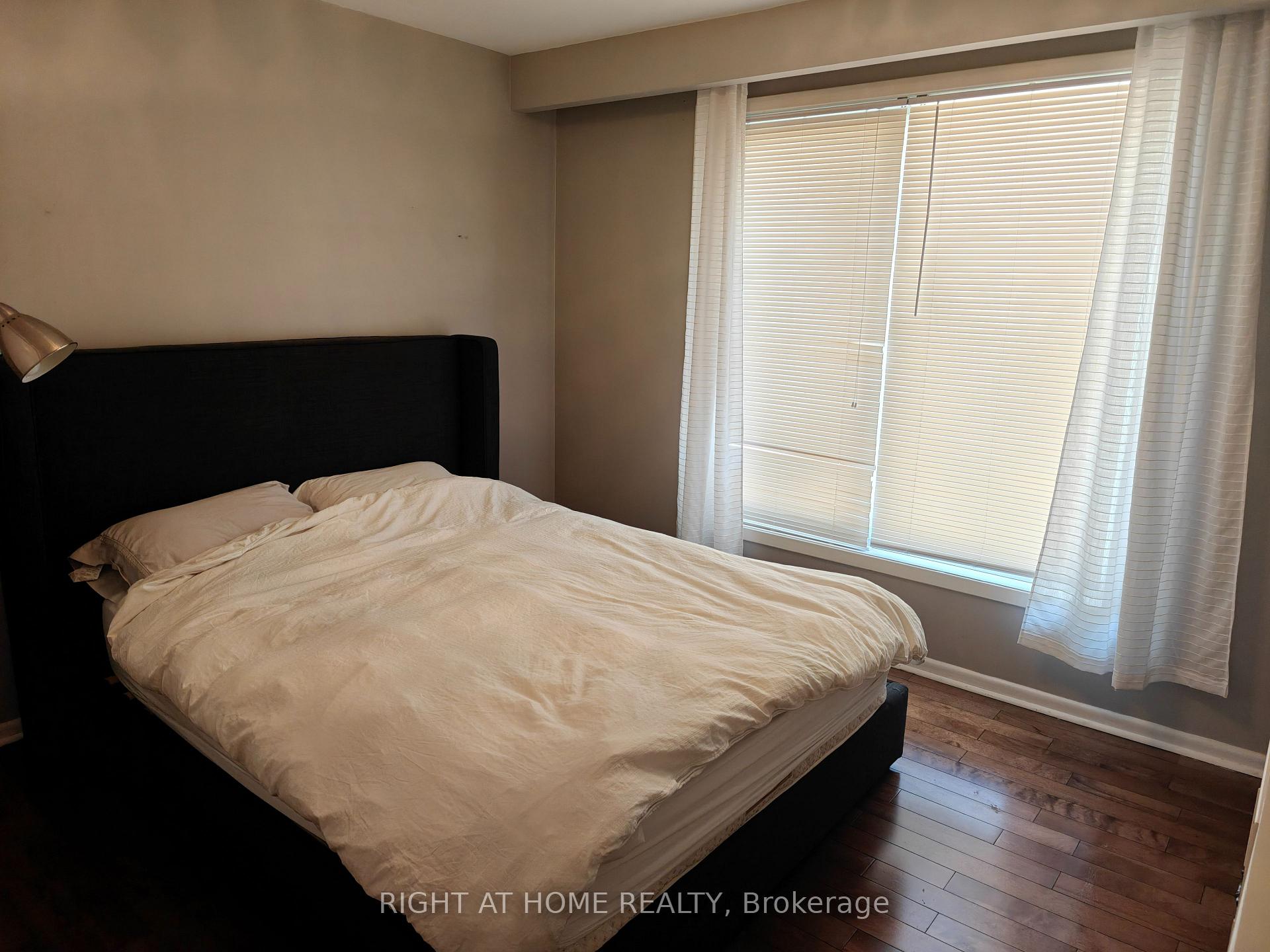 Photo 6 of 200 Henderson Avenue, Markham, Thornhill — HOMEH