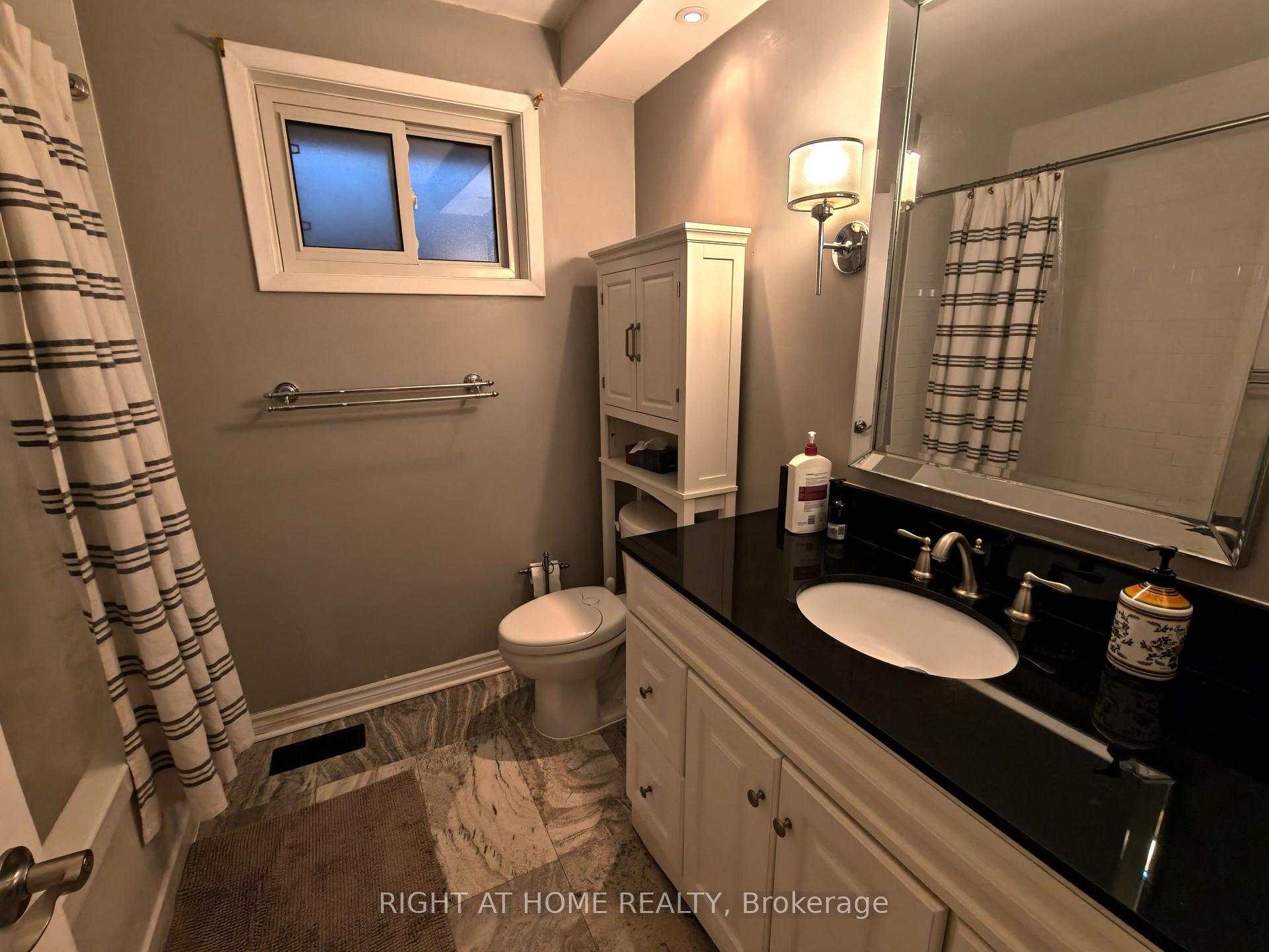 Photo 7 of 200 Henderson Avenue, Markham, Thornhill — HOMEH