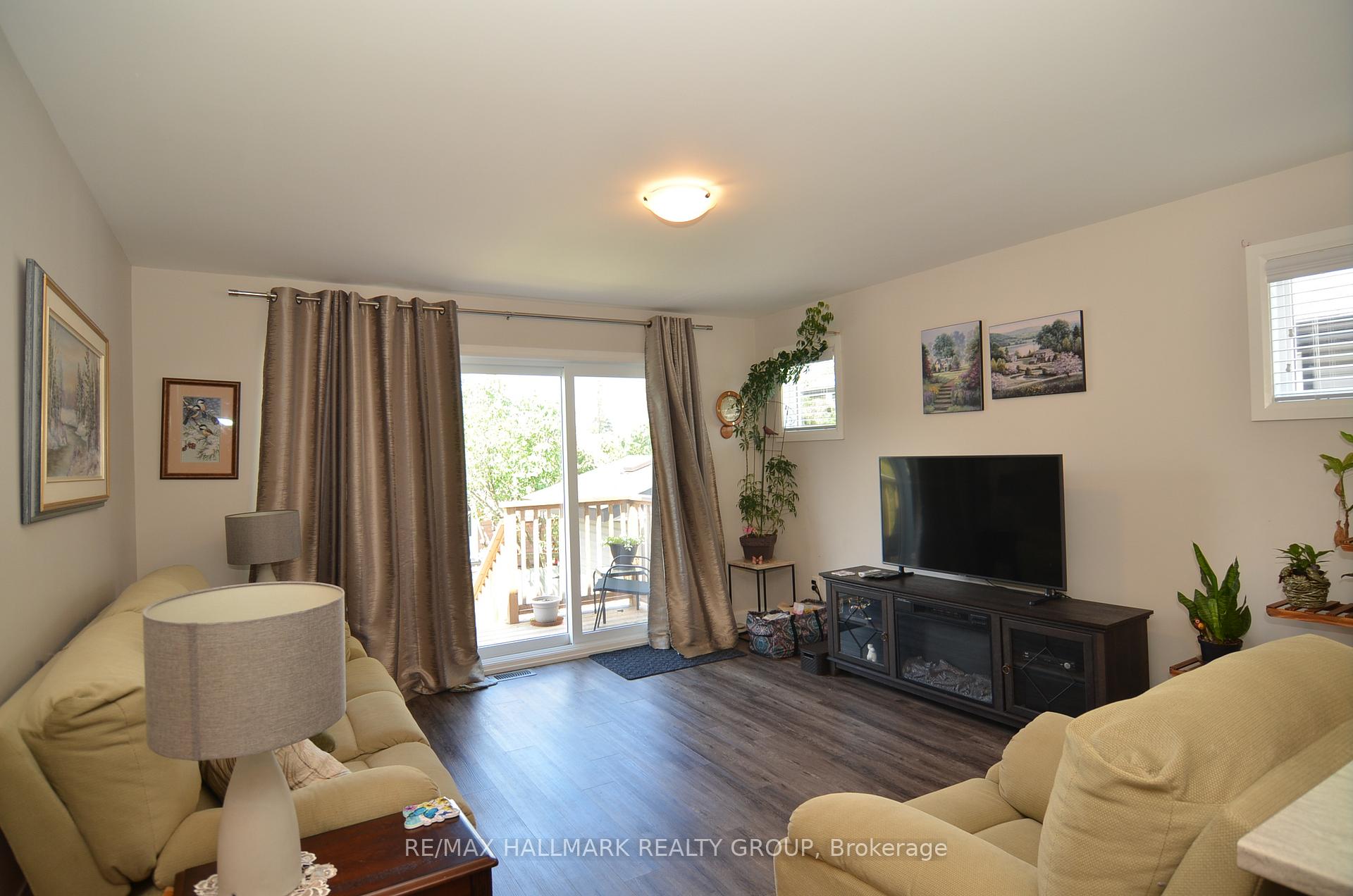 Photo 4 of Unit 1, 8009 Jeanne Darc Boulevard, Ottawa, Chatelaine Village — HOMEH
