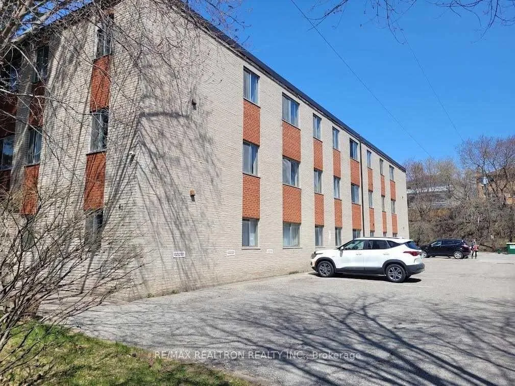 Photo 1 of Unit 8, 41 Huron Heights Drive, Newmarket, Huron Heights-Leslie Valley — HOMEH