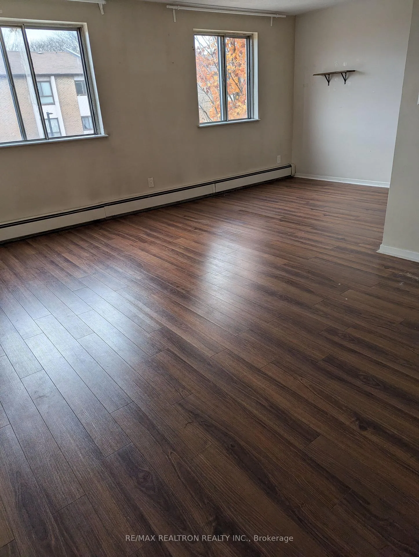 Photo 4 of Unit 8, 41 Huron Heights Drive, Newmarket, Huron Heights-Leslie Valley — HOMEH