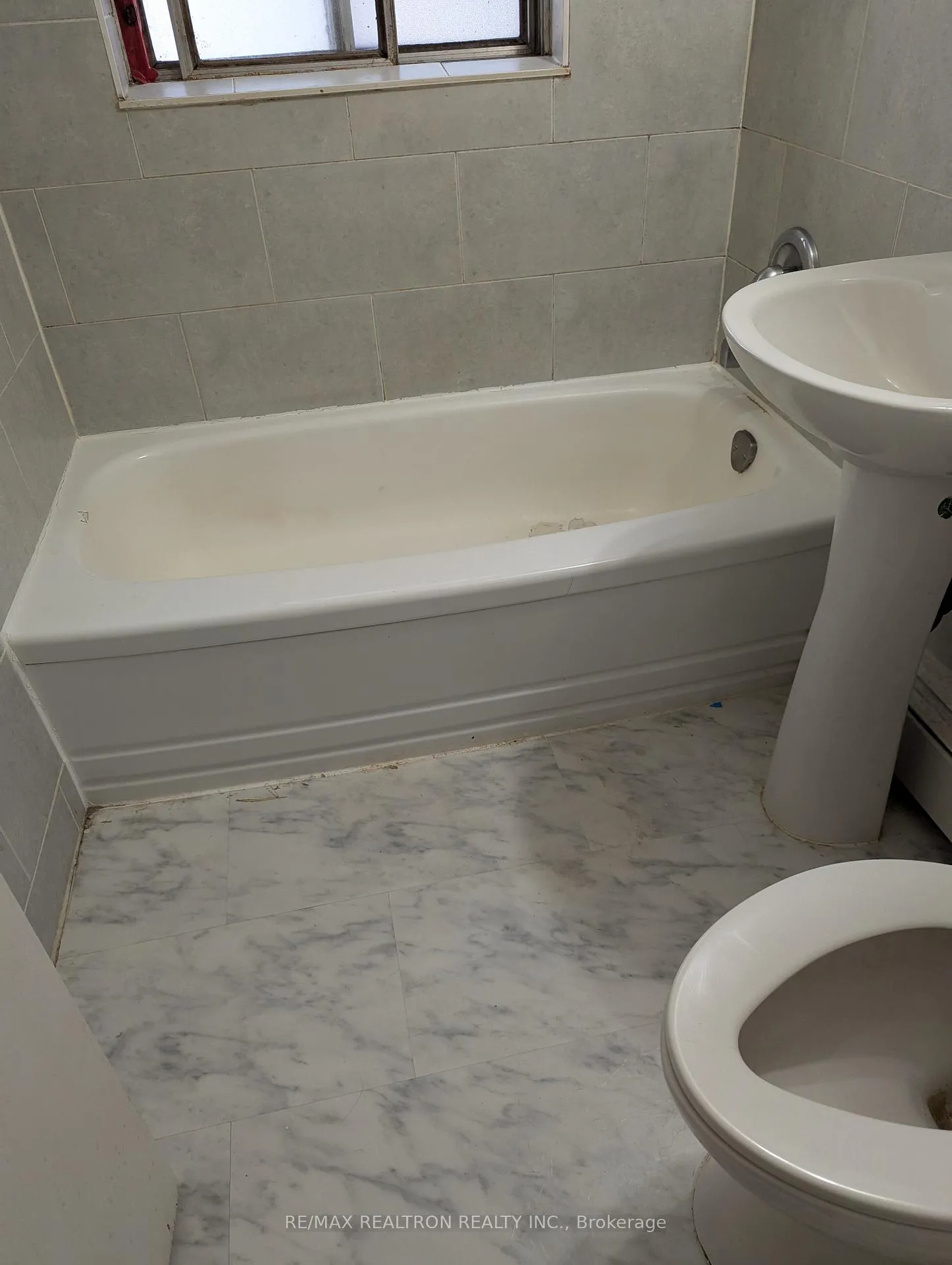 Photo 5 of Unit 8, 41 Huron Heights Drive, Newmarket, Huron Heights-Leslie Valley — HOMEH
