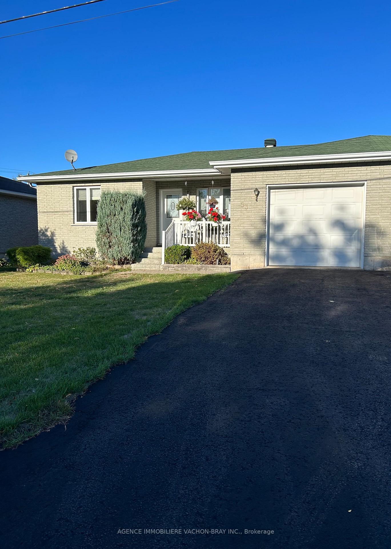 Front of 53 Sandfield Avenue N