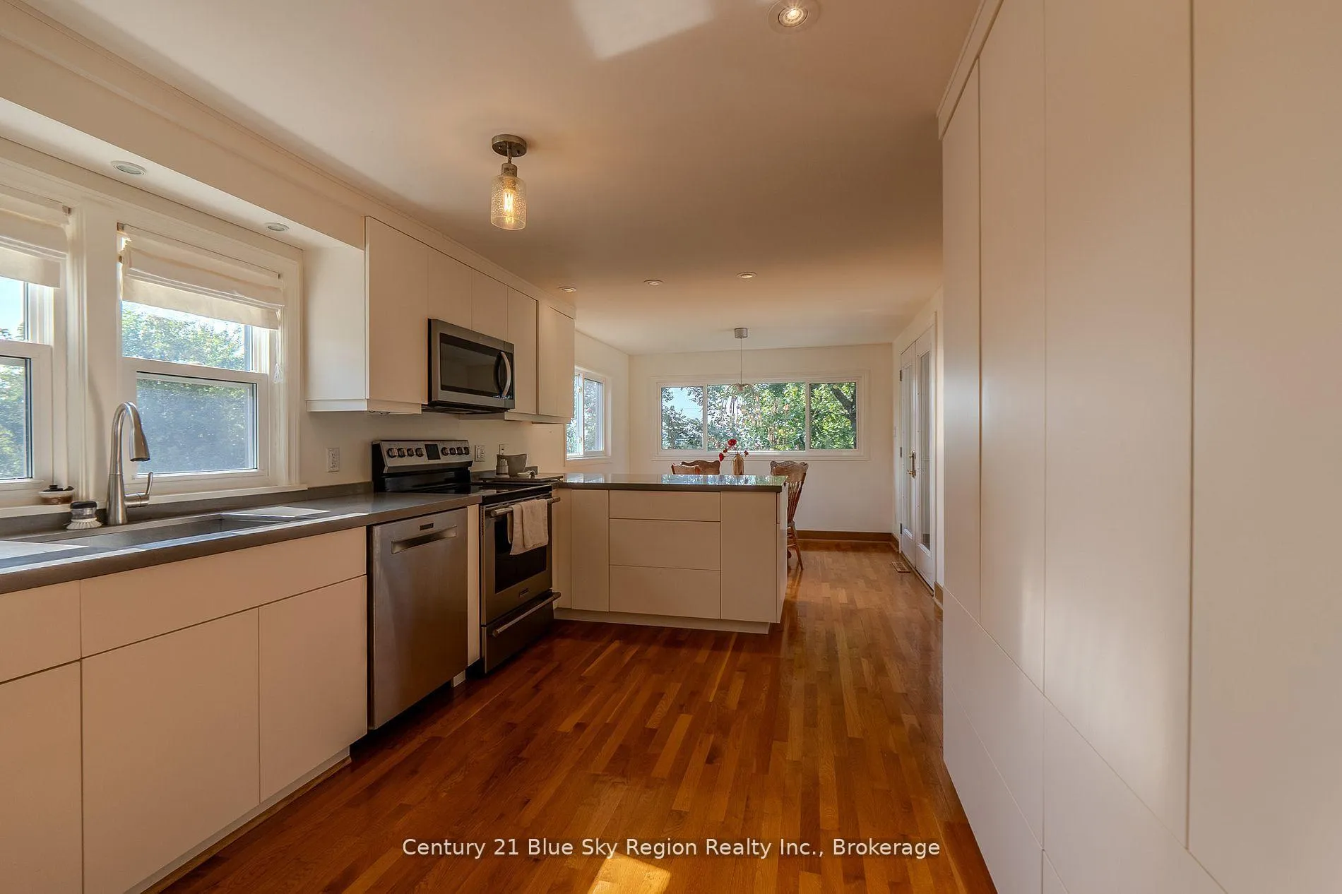 Photo 9 of 857 Bourke Street, North Bay, West End — HOMEH