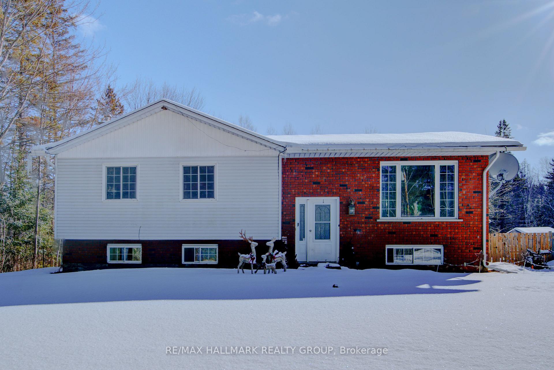 Photo 2 of 877 Marsh Road, North Algona Wilberforce, North Algona/Wilberforce Twp — HOMEH