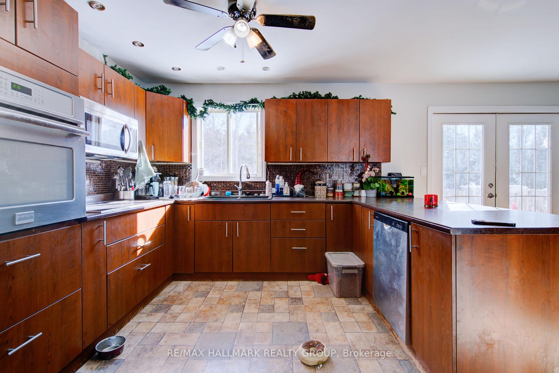 Photo 4 of 877 Marsh Road, North Algona Wilberforce, North Algona/Wilberforce Twp — HOMEH