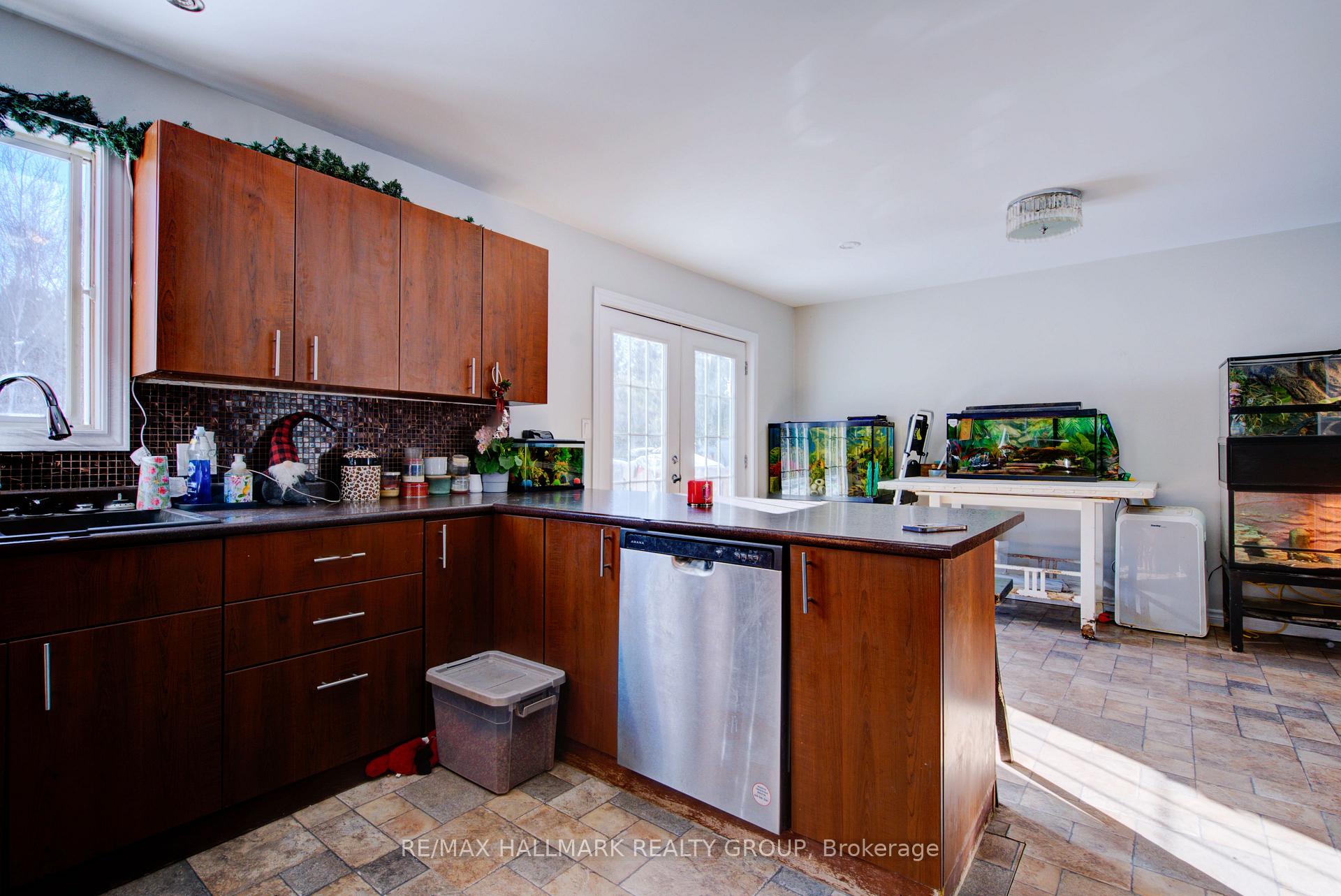 Photo 6 of 877 Marsh Road, North Algona Wilberforce, North Algona/Wilberforce Twp — HOMEH