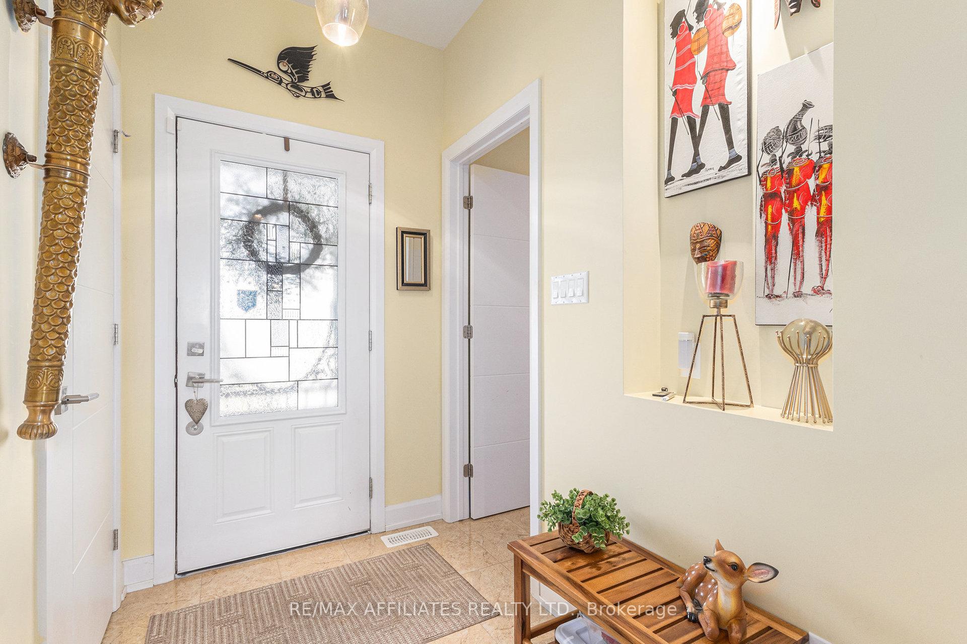 Photo 2 of 465 Lancaster Lane, North Dundas, Winchester — HOMEH