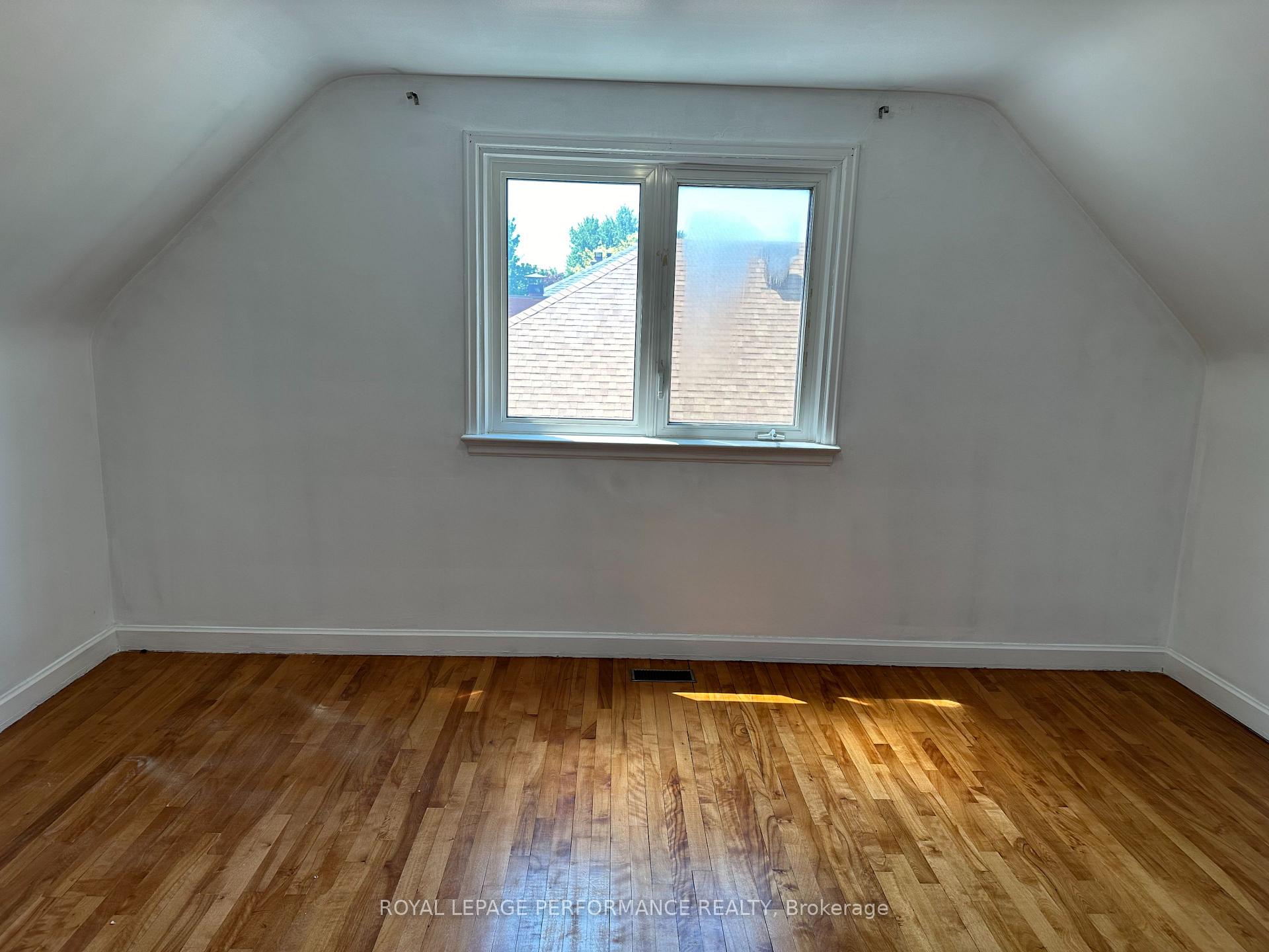 Photo 2 of 551 Wolffdale Crescent, Ottawa, Overbrook/Castle Heights — HOMEH