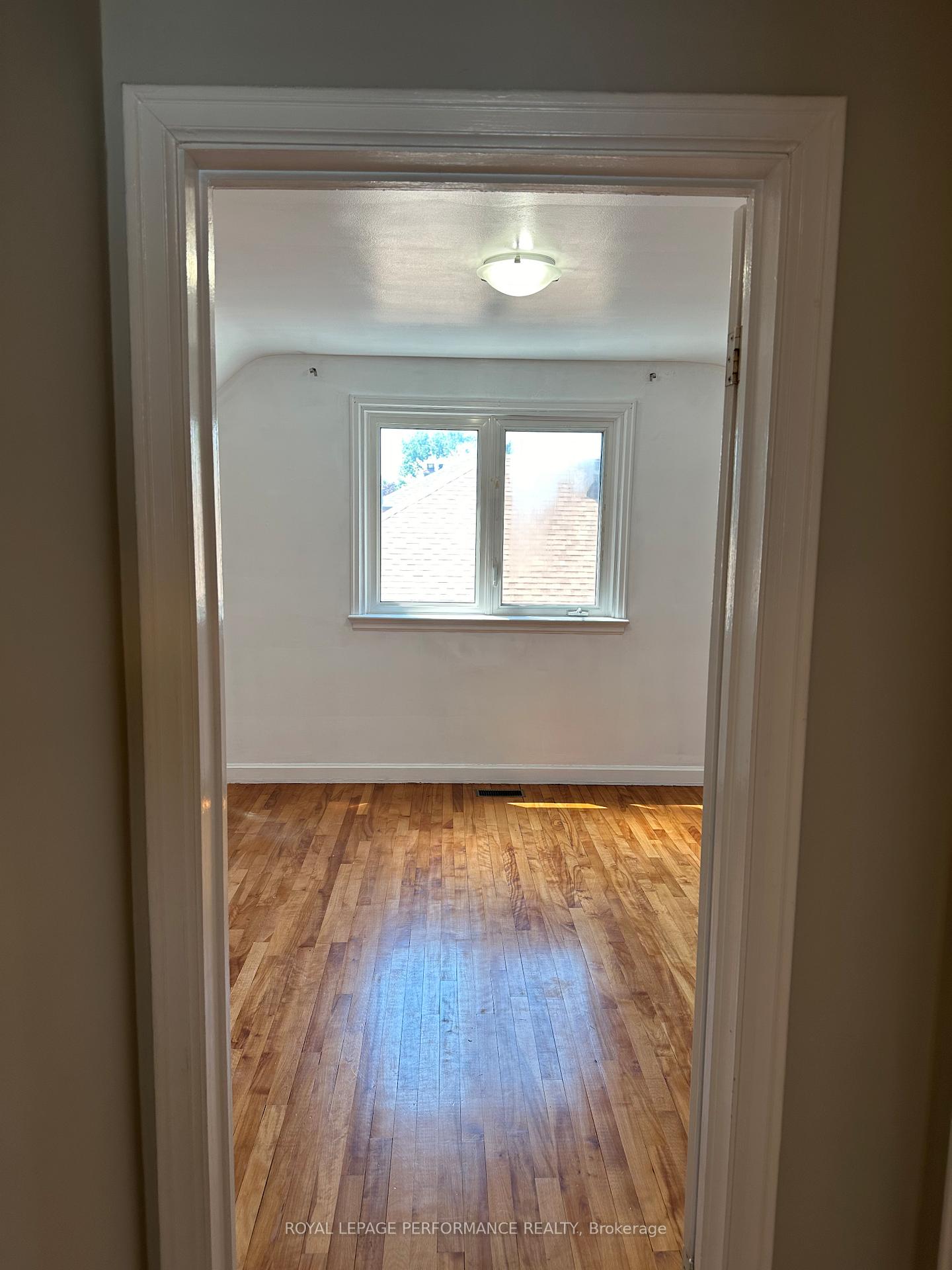 Photo 3 of 551 Wolffdale Crescent, Ottawa, Overbrook/Castle Heights — HOMEH
