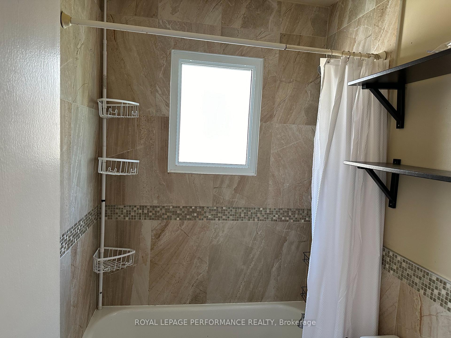 Photo 4 of 551 Wolffdale Crescent, Ottawa, Overbrook/Castle Heights — HOMEH