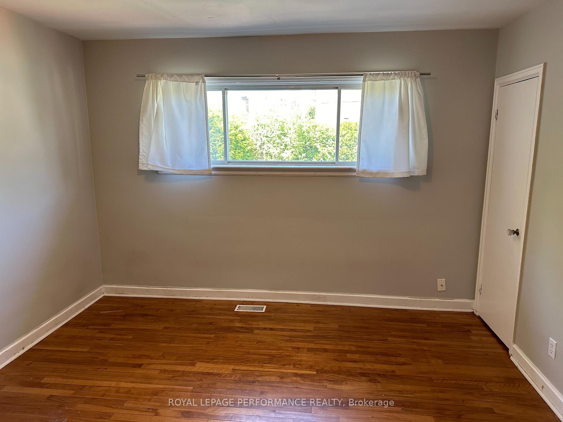 Photo 7 of 551 Wolffdale Crescent, Ottawa, Overbrook/Castle Heights — HOMEH