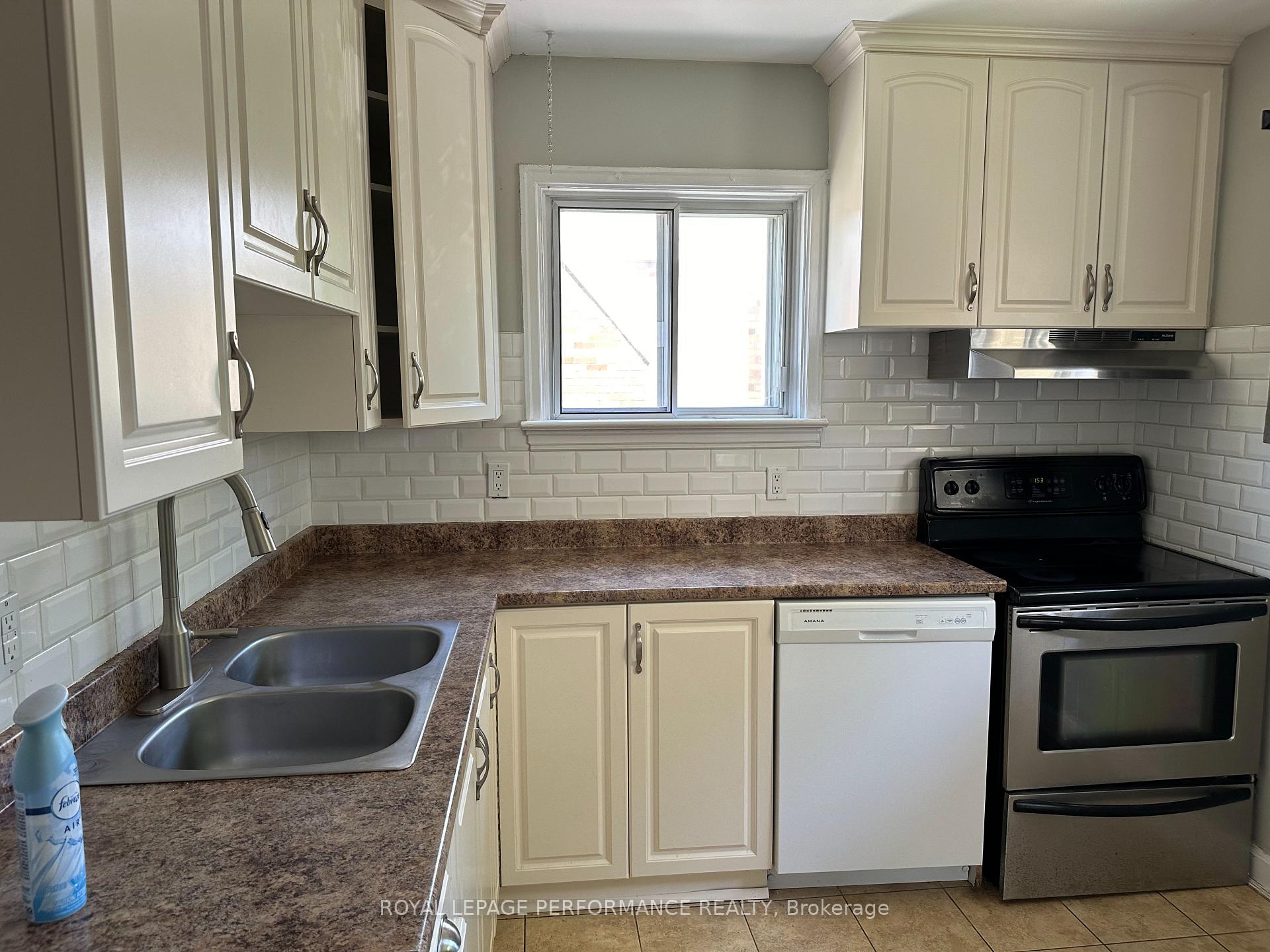 Photo 9 of 551 Wolffdale Crescent, Ottawa, Overbrook/Castle Heights — HOMEH