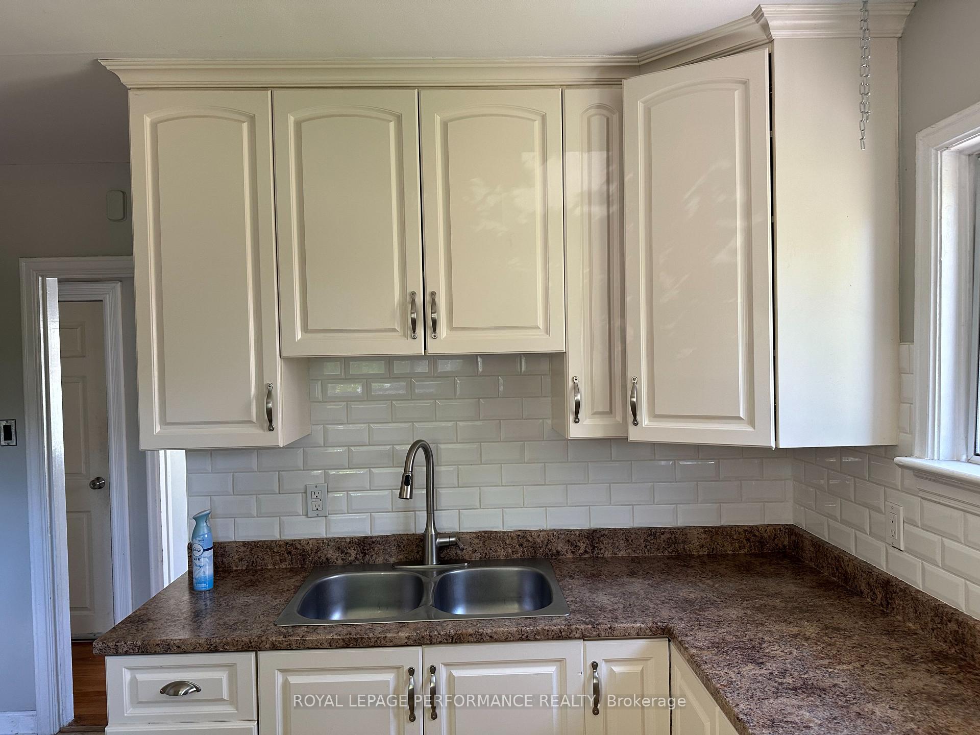 Photo 10 of 551 Wolffdale Crescent, Ottawa, Overbrook/Castle Heights — HOMEH