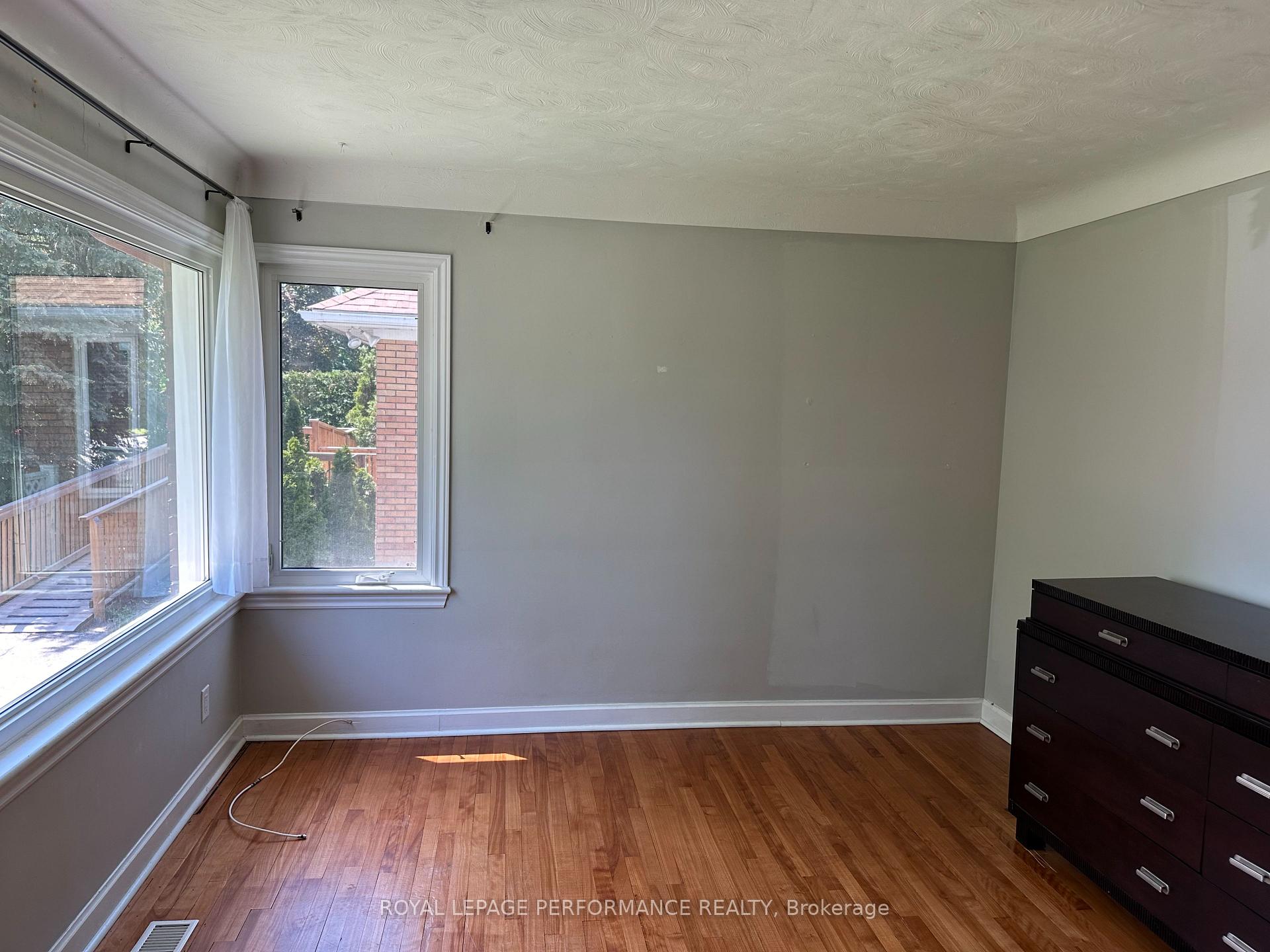 Photo 11 of 551 Wolffdale Crescent, Ottawa, Overbrook/Castle Heights — HOMEH