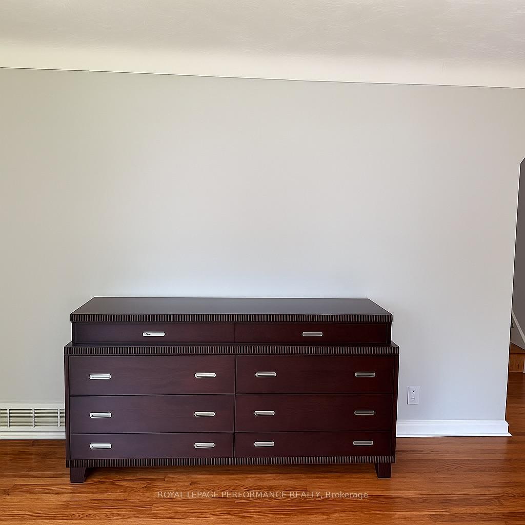 Photo 12 of 551 Wolffdale Crescent, Ottawa, Overbrook/Castle Heights — HOMEH