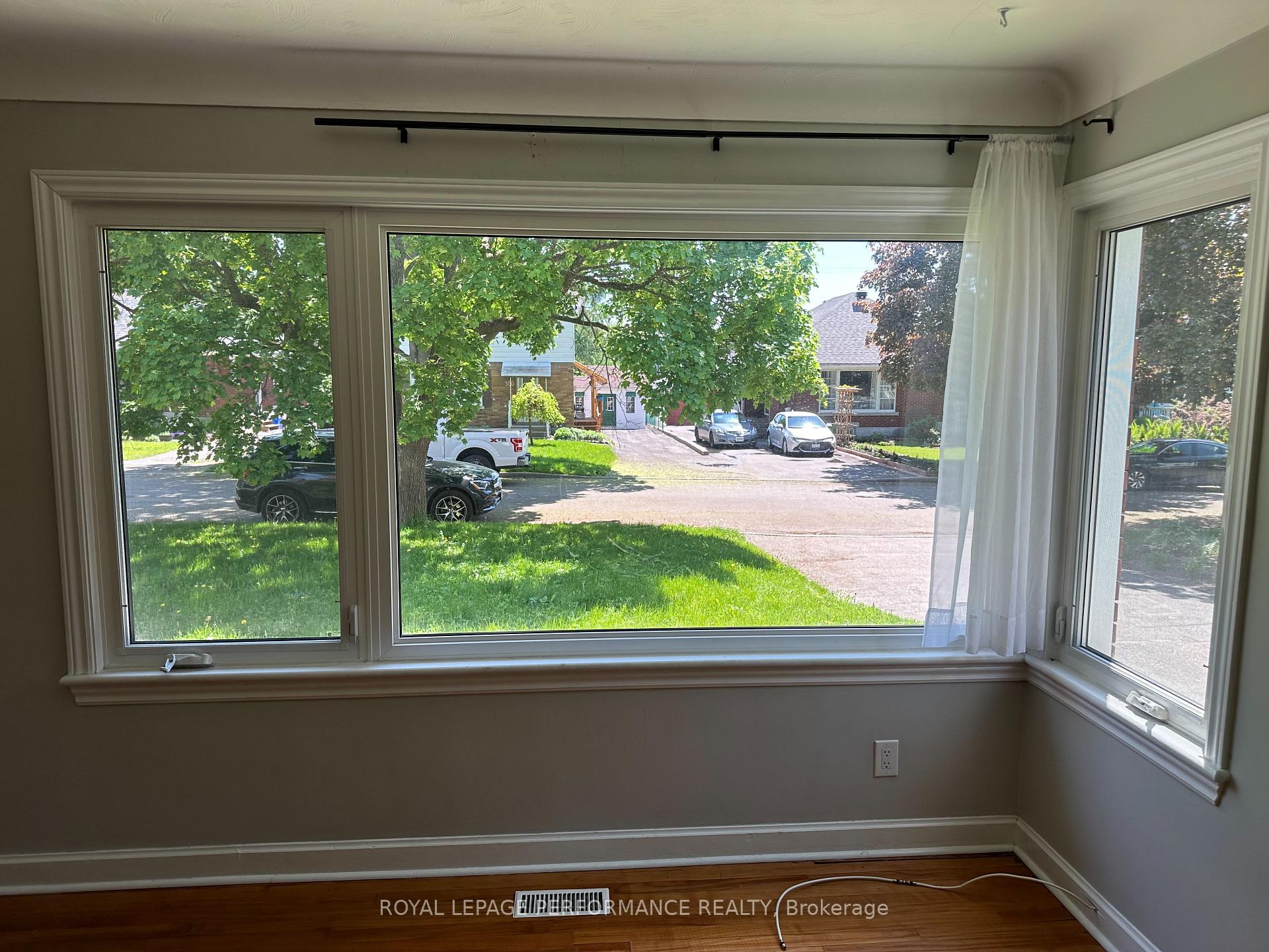 Photo 13 of 551 Wolffdale Crescent, Ottawa, Overbrook/Castle Heights — HOMEH