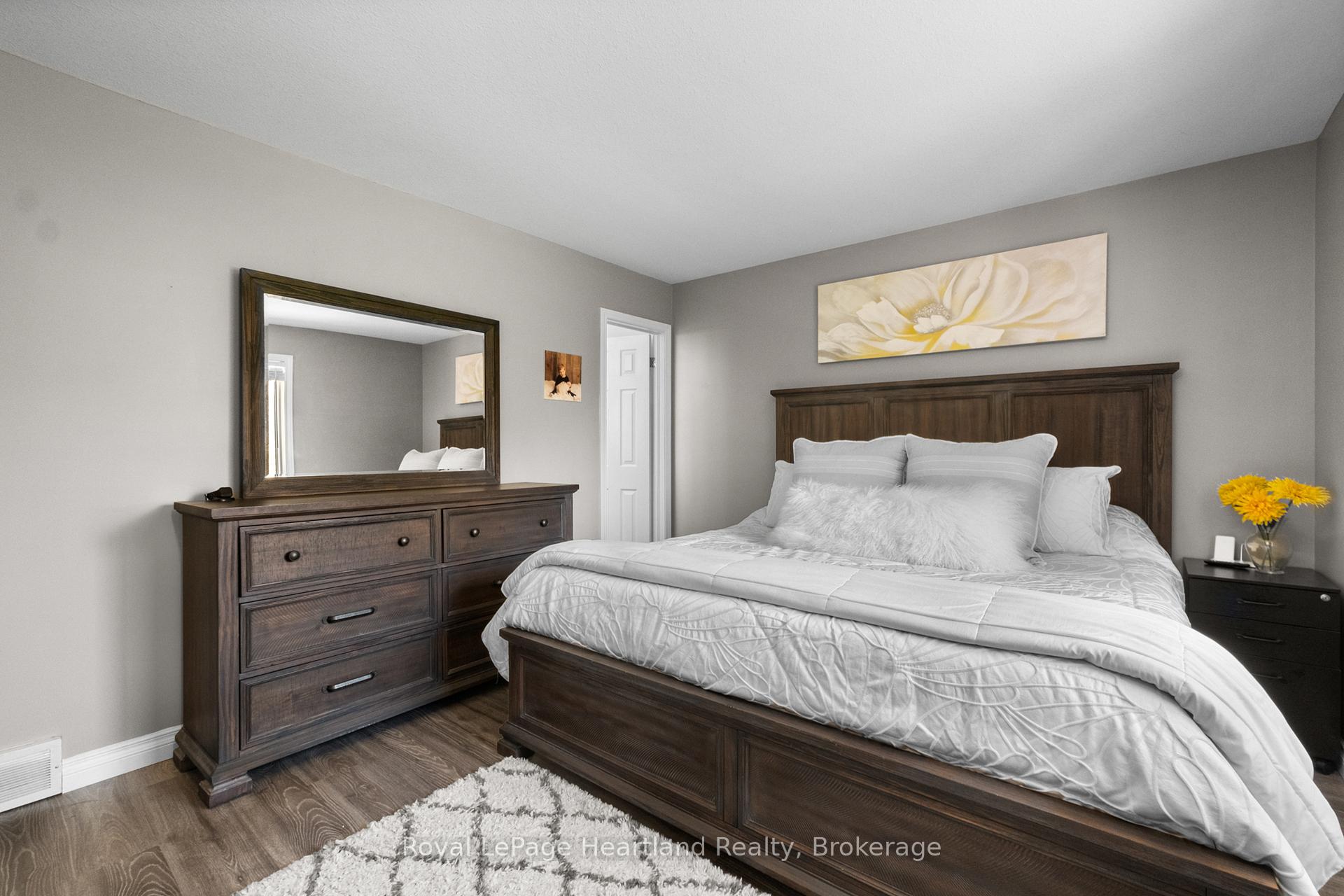 Photo 3 of 166 West Park Drive, North Middlesex, Parkhill — HOMEH
