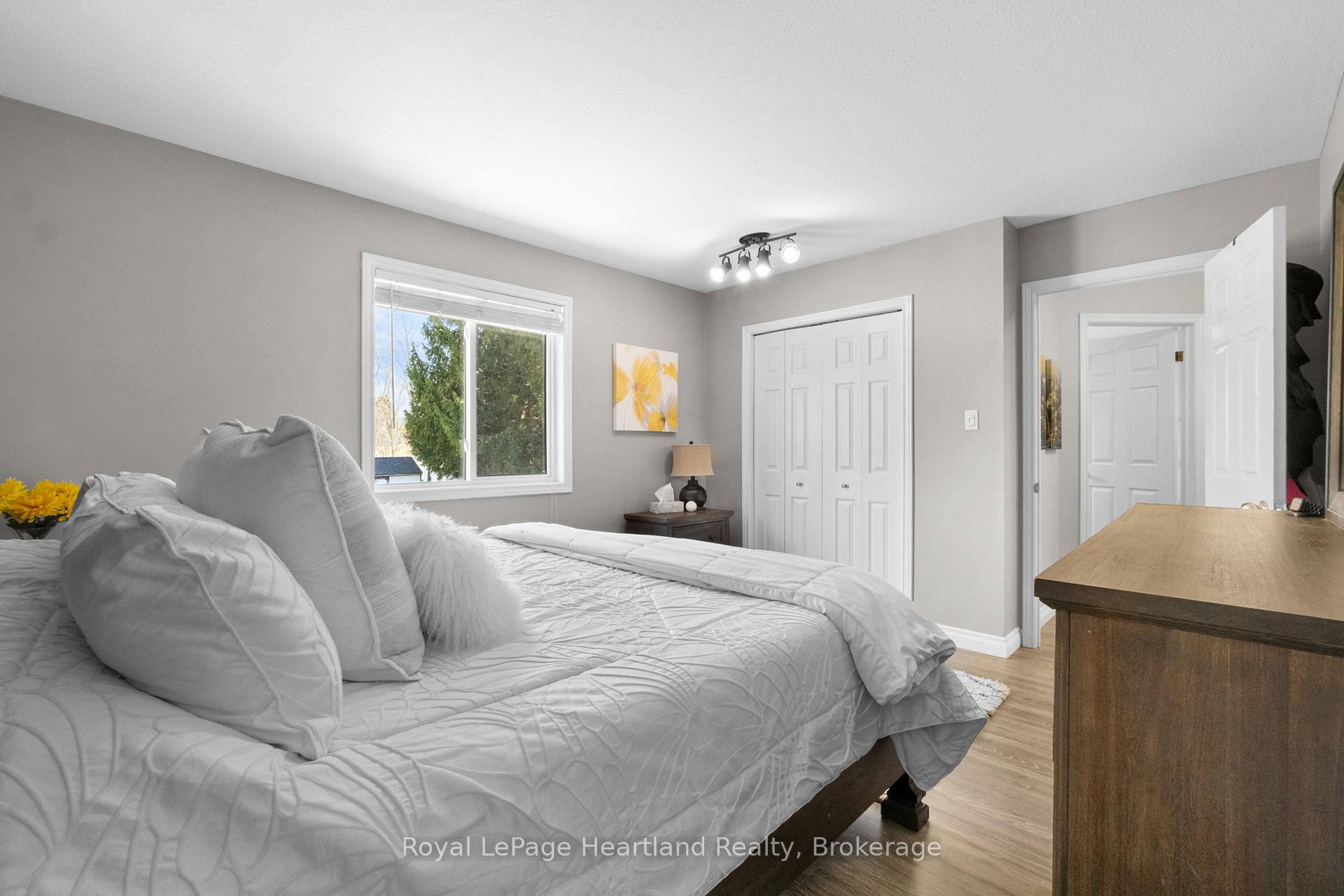 Photo 4 of 166 West Park Drive, North Middlesex, Parkhill — HOMEH