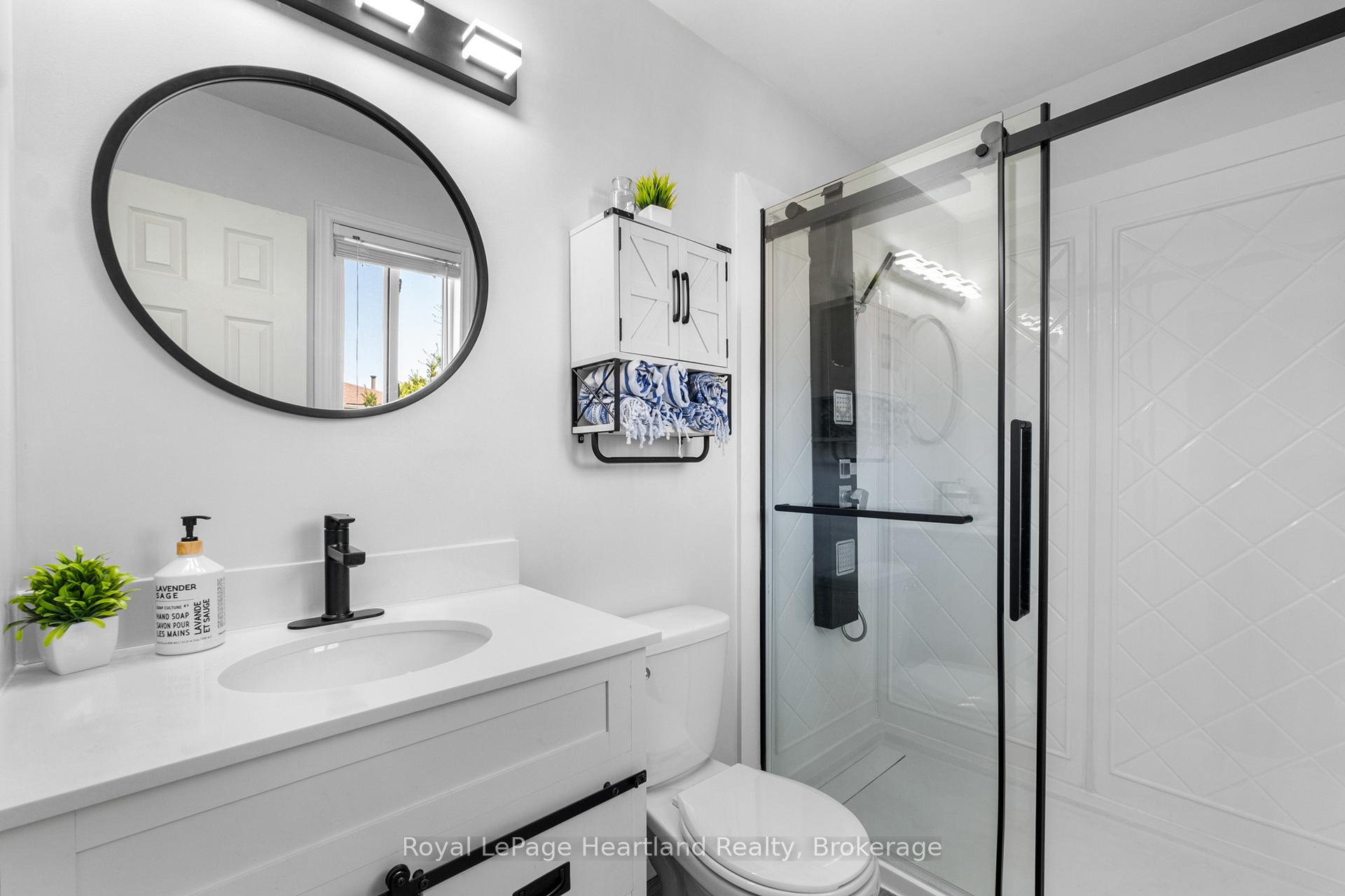 Photo 5 of 166 West Park Drive, North Middlesex, Parkhill — HOMEH