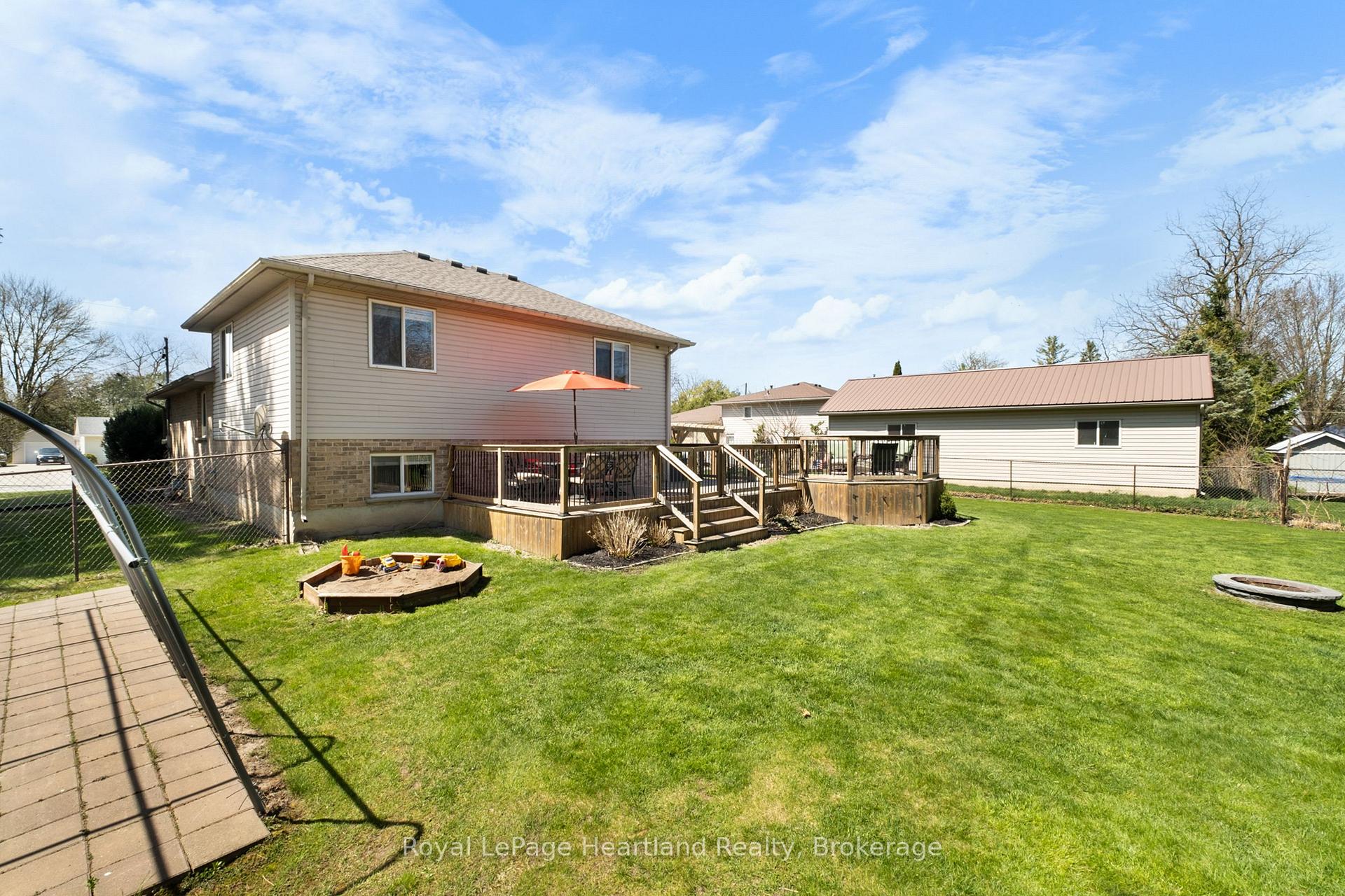 Photo 15 of 166 West Park Drive, North Middlesex, Parkhill — HOMEH