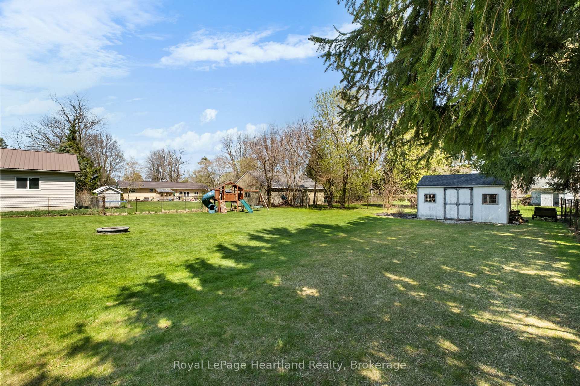 Photo 16 of 166 West Park Drive, North Middlesex, Parkhill — HOMEH