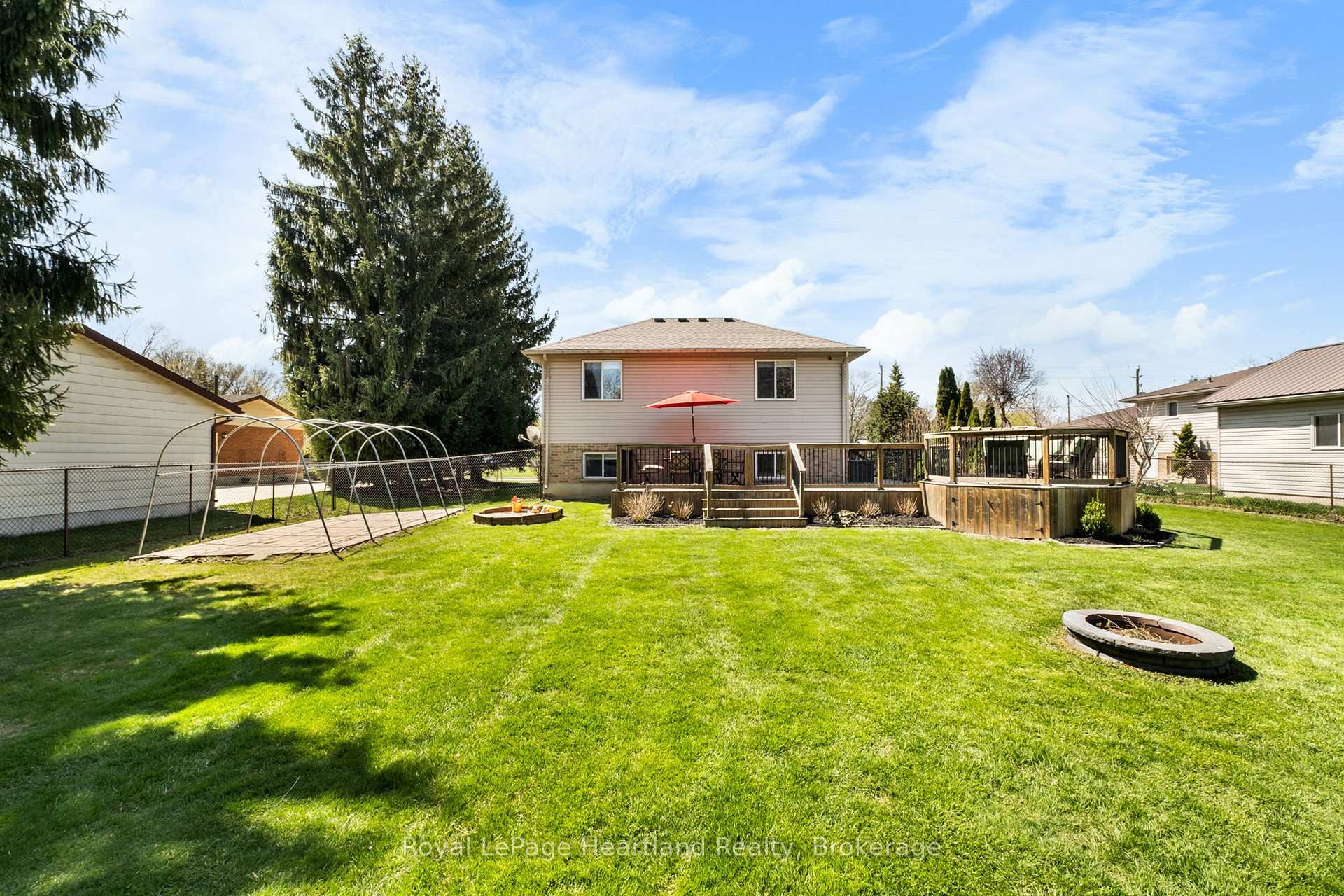Photo 17 of 166 West Park Drive, North Middlesex, Parkhill — HOMEH