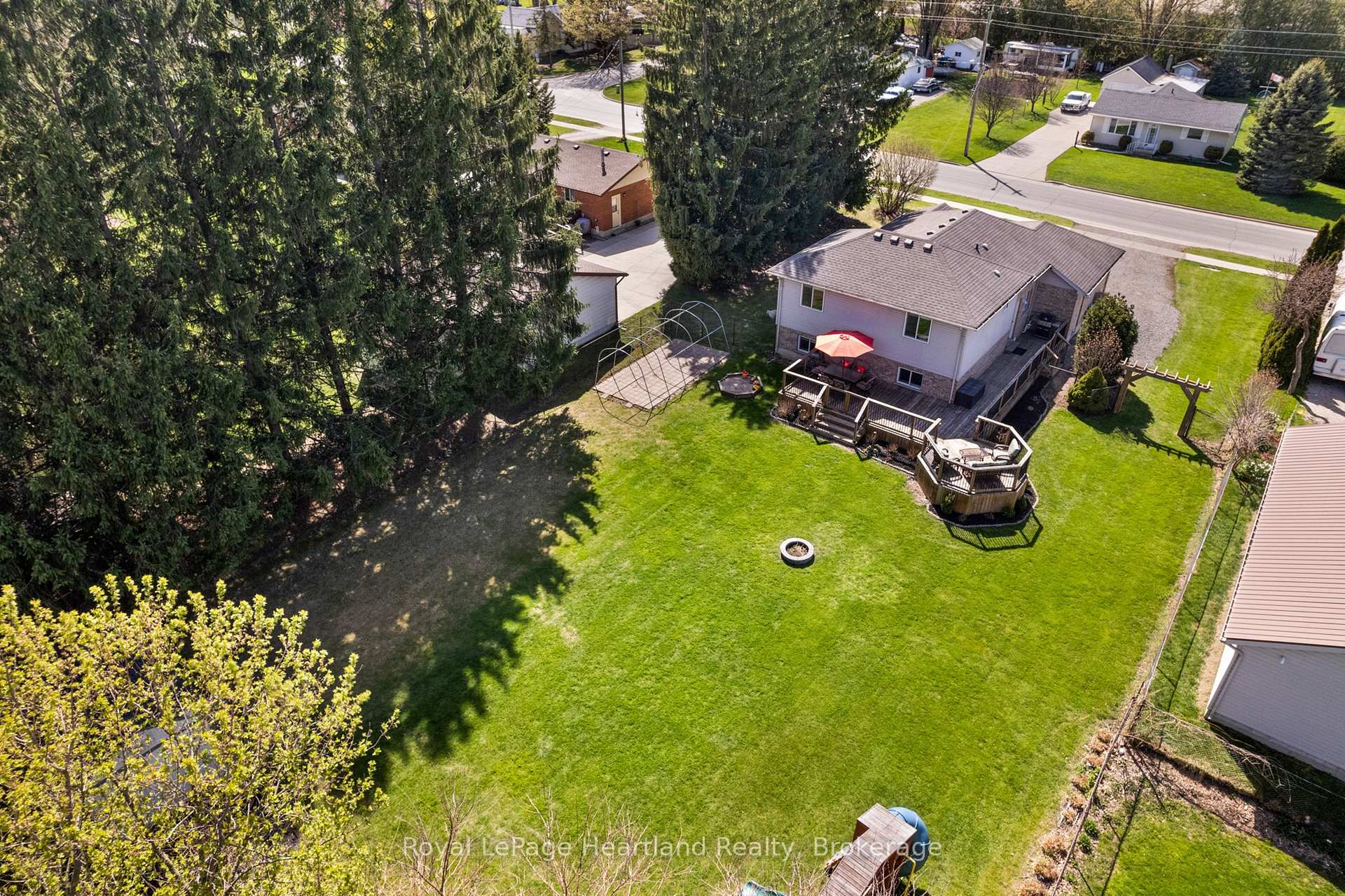 Photo 25 of 166 West Park Drive, North Middlesex, Parkhill — HOMEH
