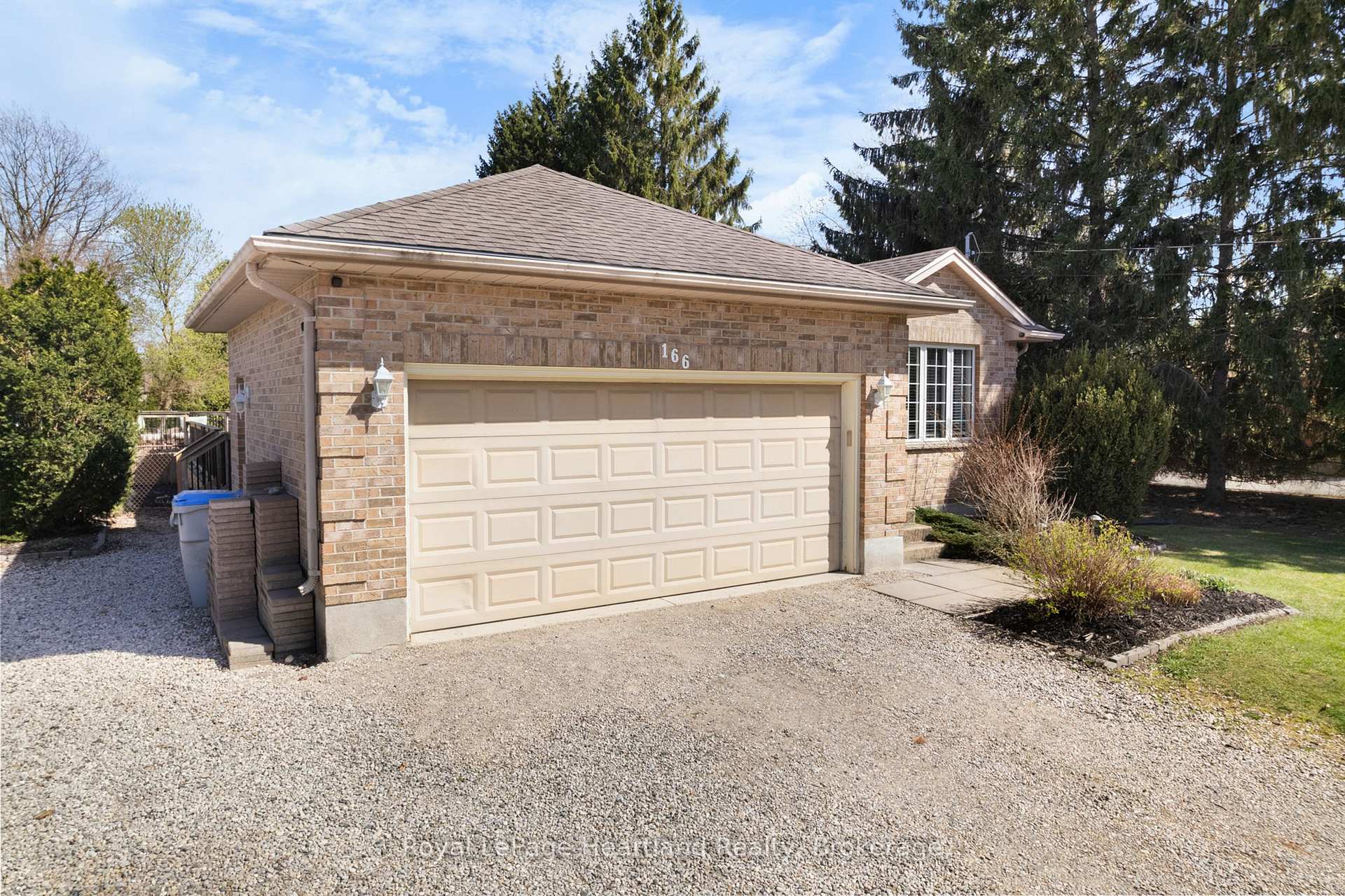 Photo 26 of 166 West Park Drive, North Middlesex, Parkhill — HOMEH