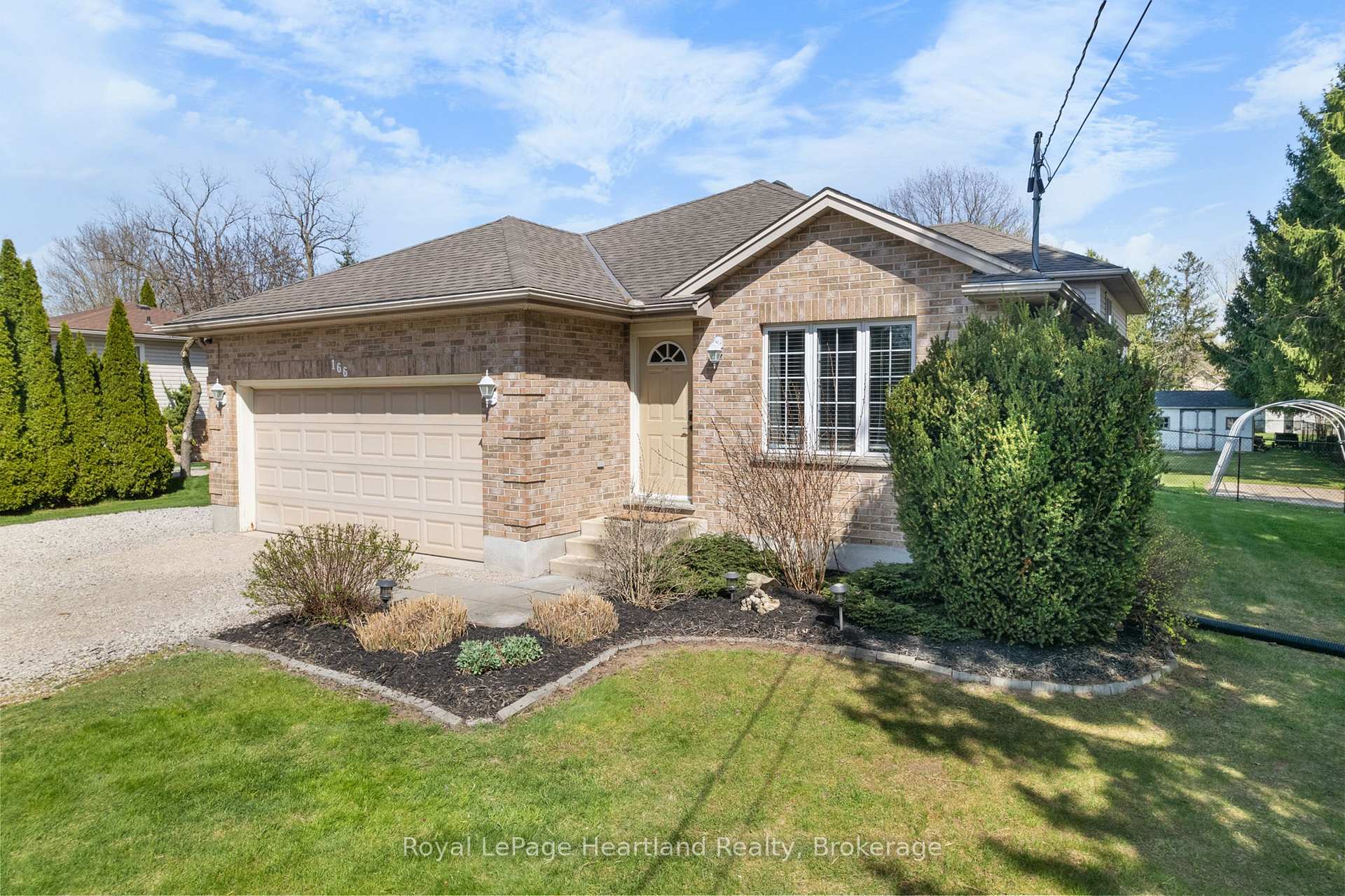 Photo 27 of 166 West Park Drive, North Middlesex, Parkhill — HOMEH