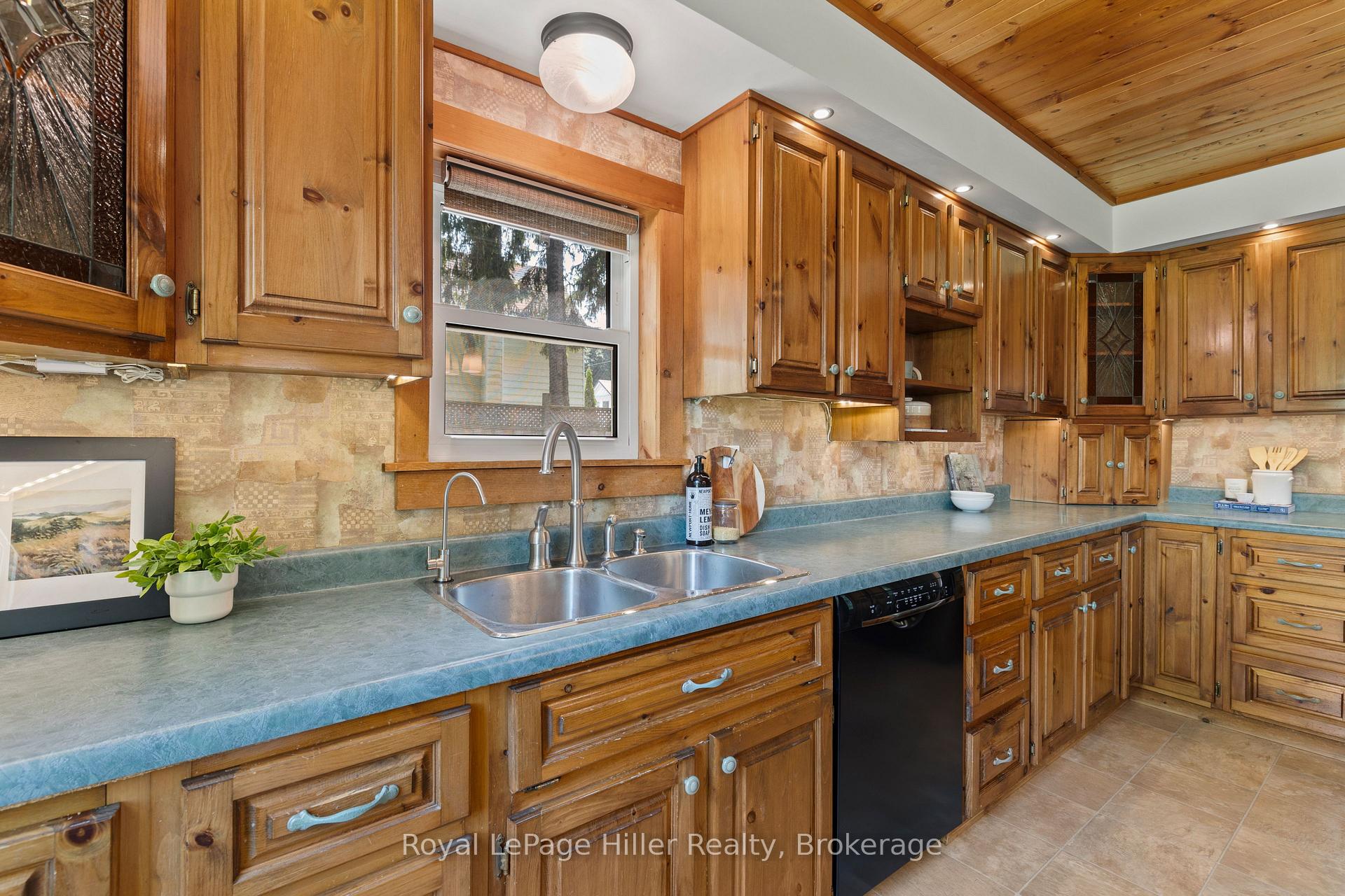 Photo 8 of 12 West Street, Perth East, Milverton — HOMEH