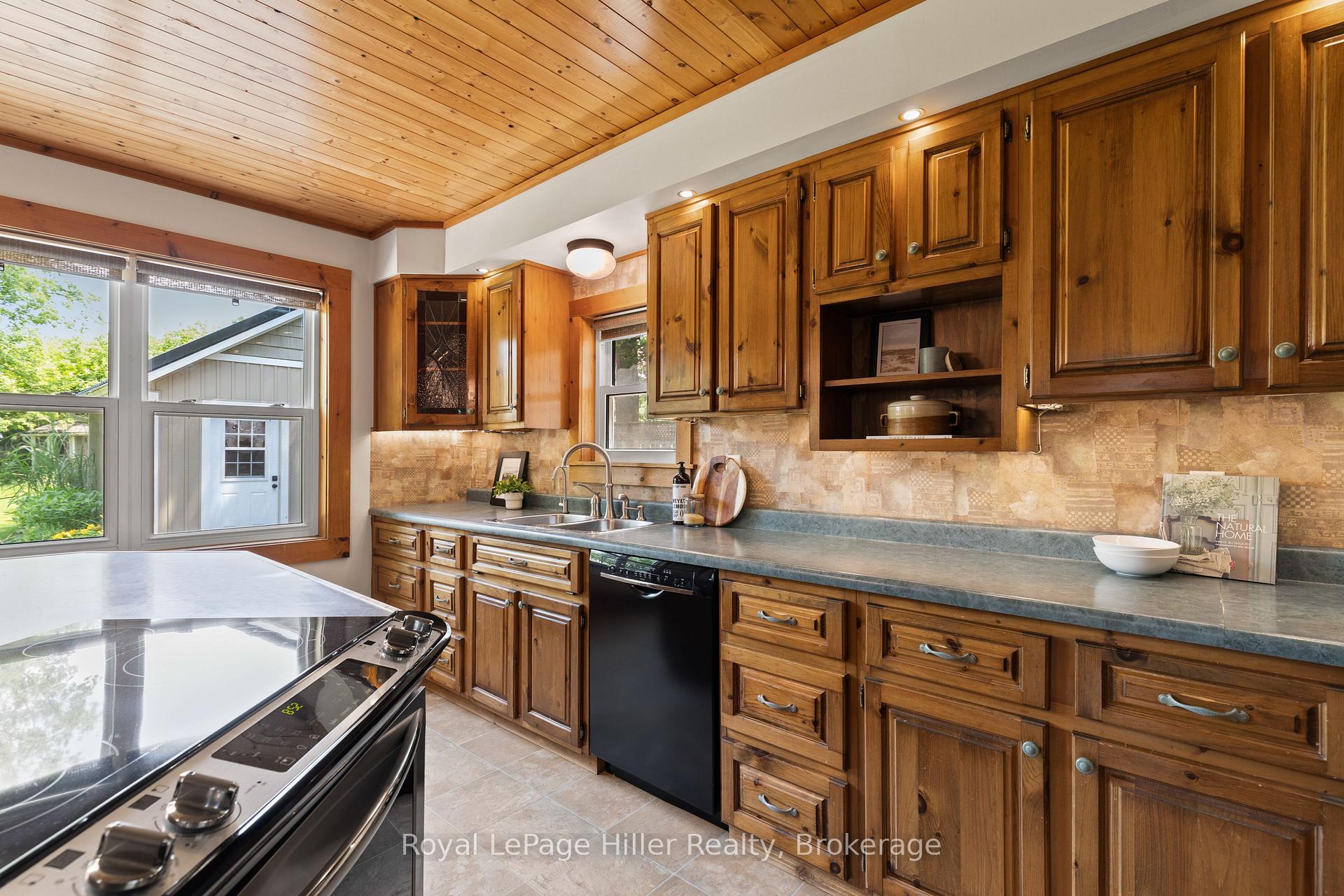 Photo 10 of 12 West Street, Perth East, Milverton — HOMEH