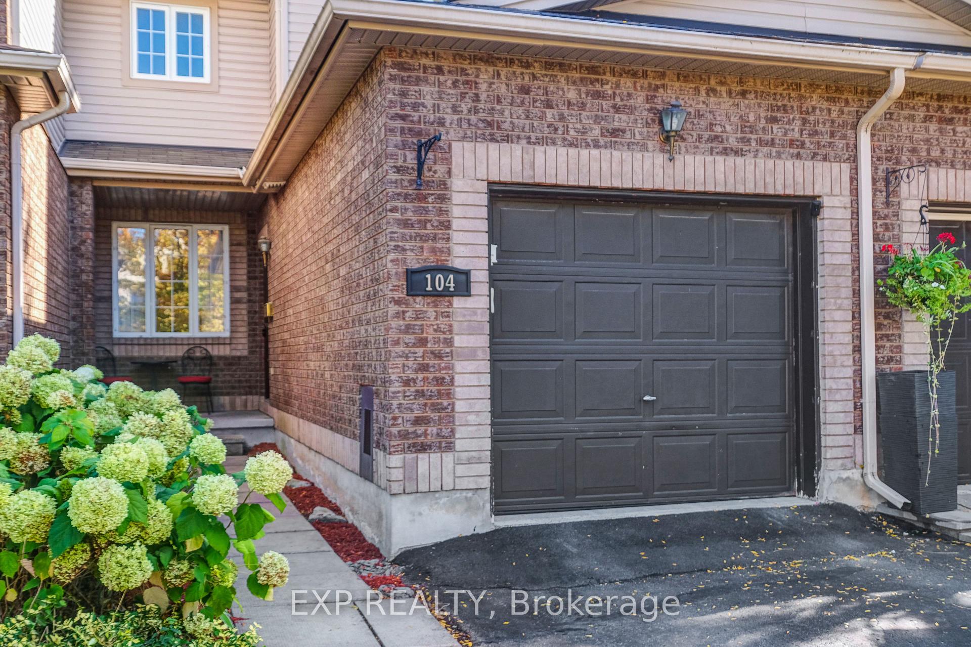 Photo 2 of 104 Carwood Circle, Ottawa, Carson Meadows — HOMEH