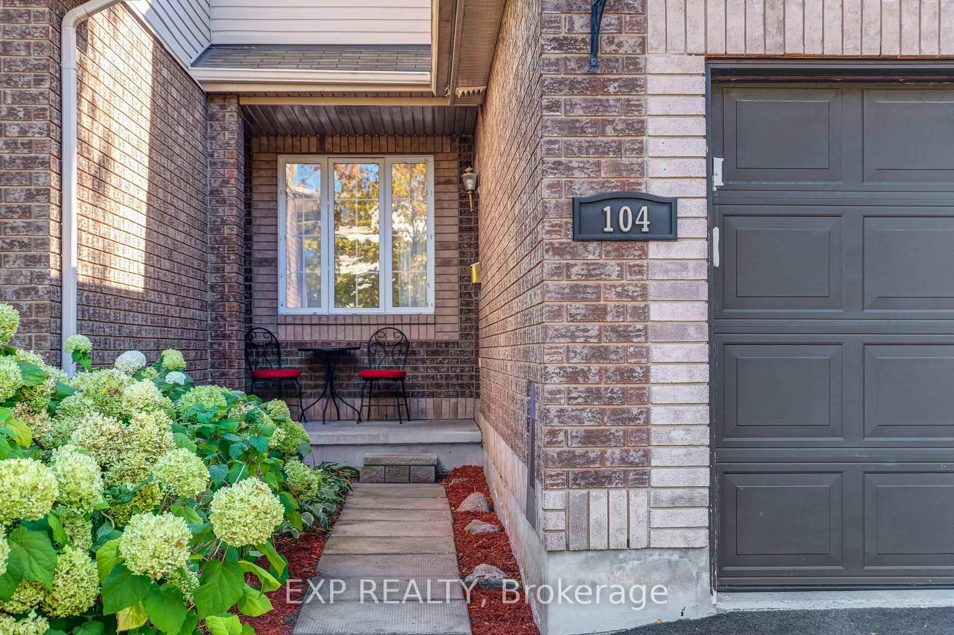Photo 3 of 104 Carwood Circle, Ottawa, Carson Meadows — HOMEH