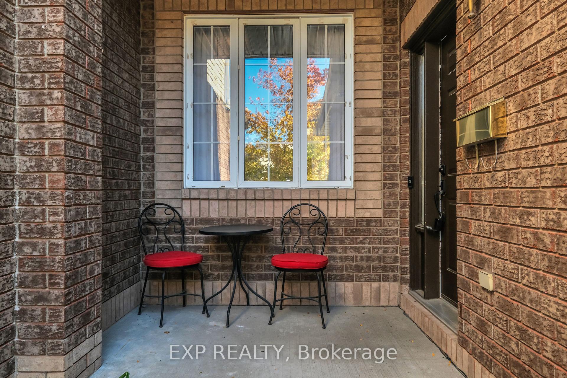 Photo 4 of 104 Carwood Circle, Ottawa, Carson Meadows — HOMEH