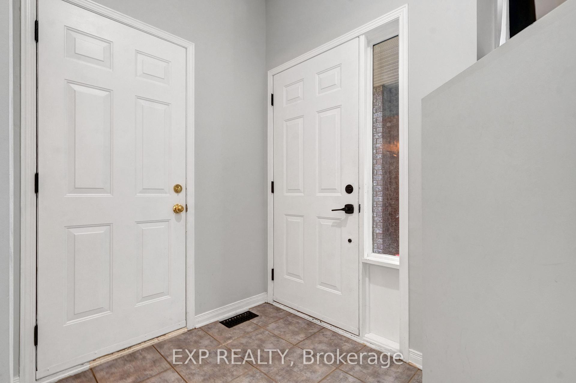 Photo 5 of 104 Carwood Circle, Ottawa, Carson Meadows — HOMEH
