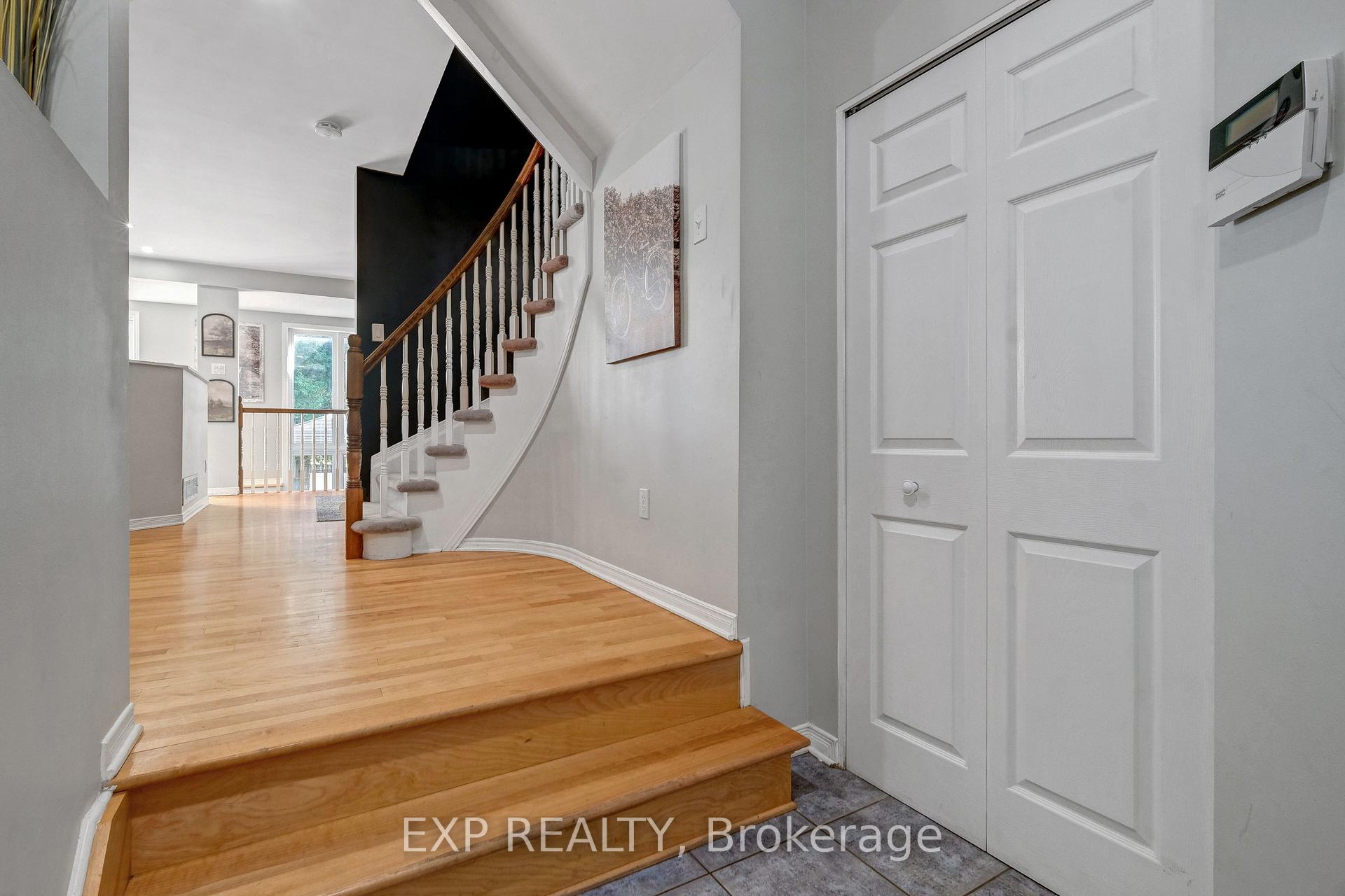 Photo 6 of 104 Carwood Circle, Ottawa, Carson Meadows — HOMEH