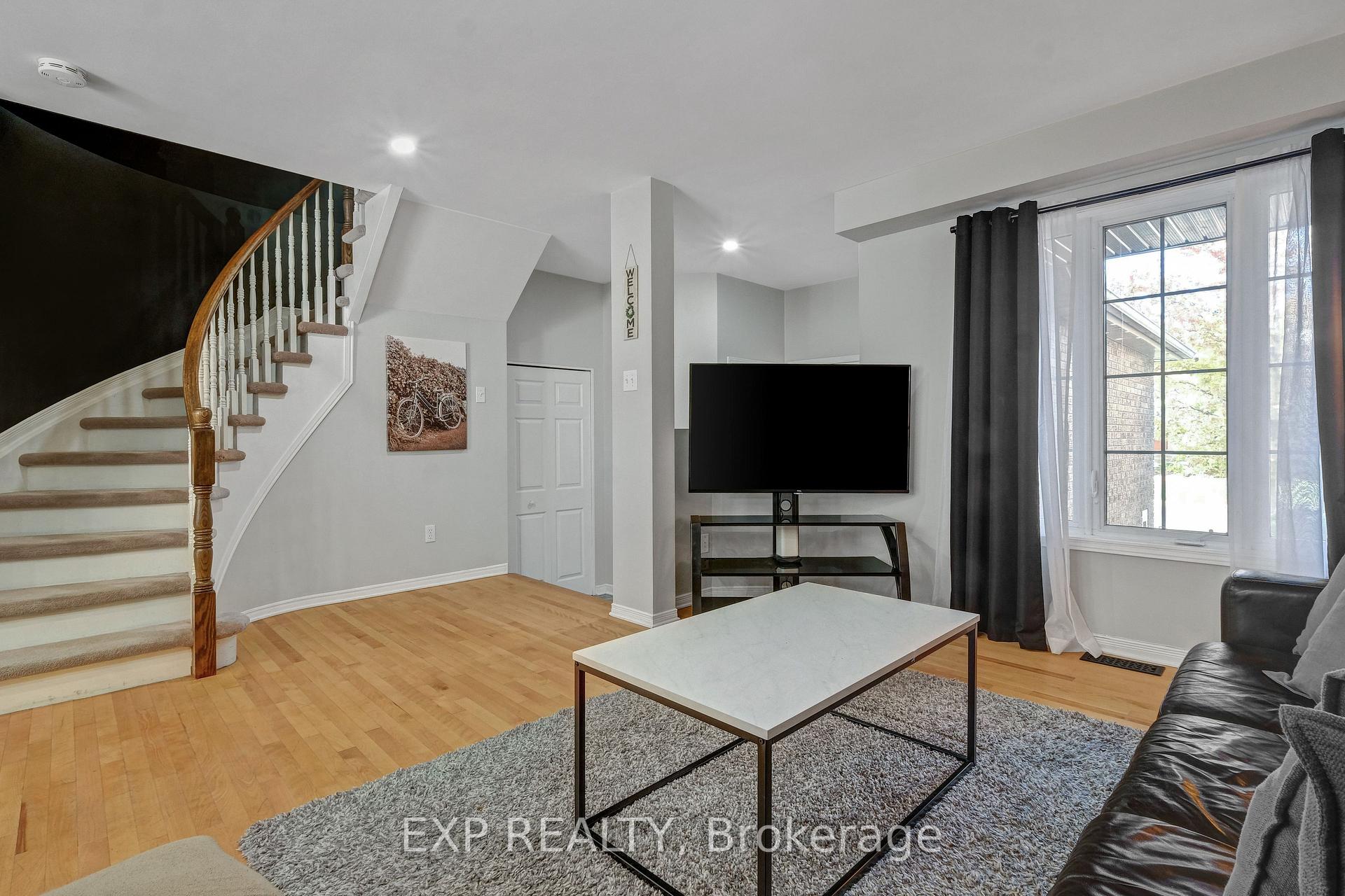 Photo 11 of 104 Carwood Circle, Ottawa, Carson Meadows — HOMEH