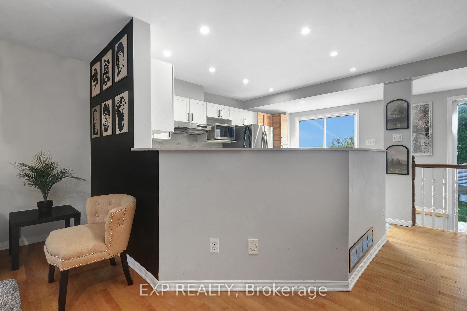 Photo 12 of 104 Carwood Circle, Ottawa, Carson Meadows — HOMEH