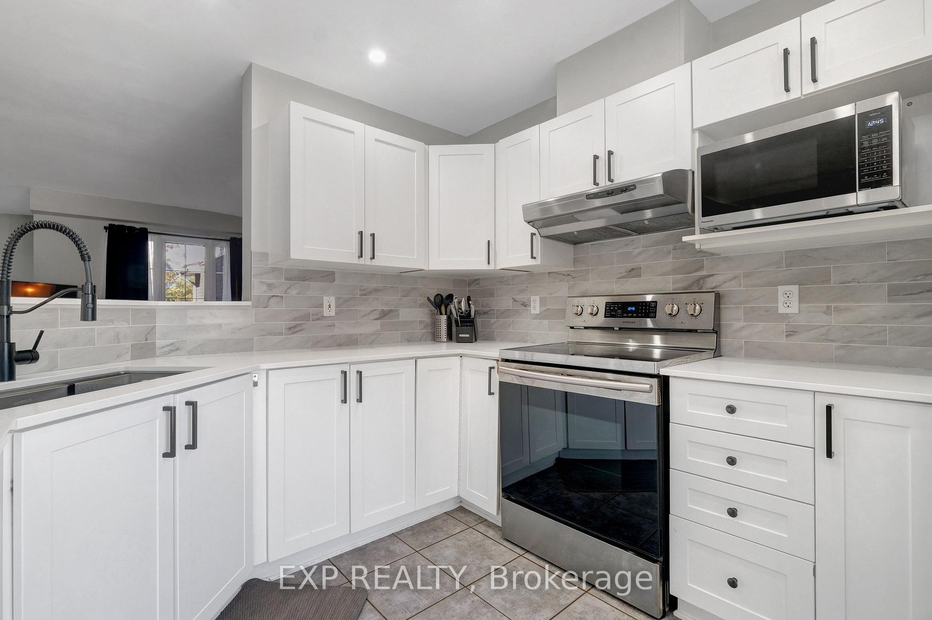 Photo 17 of 104 Carwood Circle, Ottawa, Carson Meadows — HOMEH