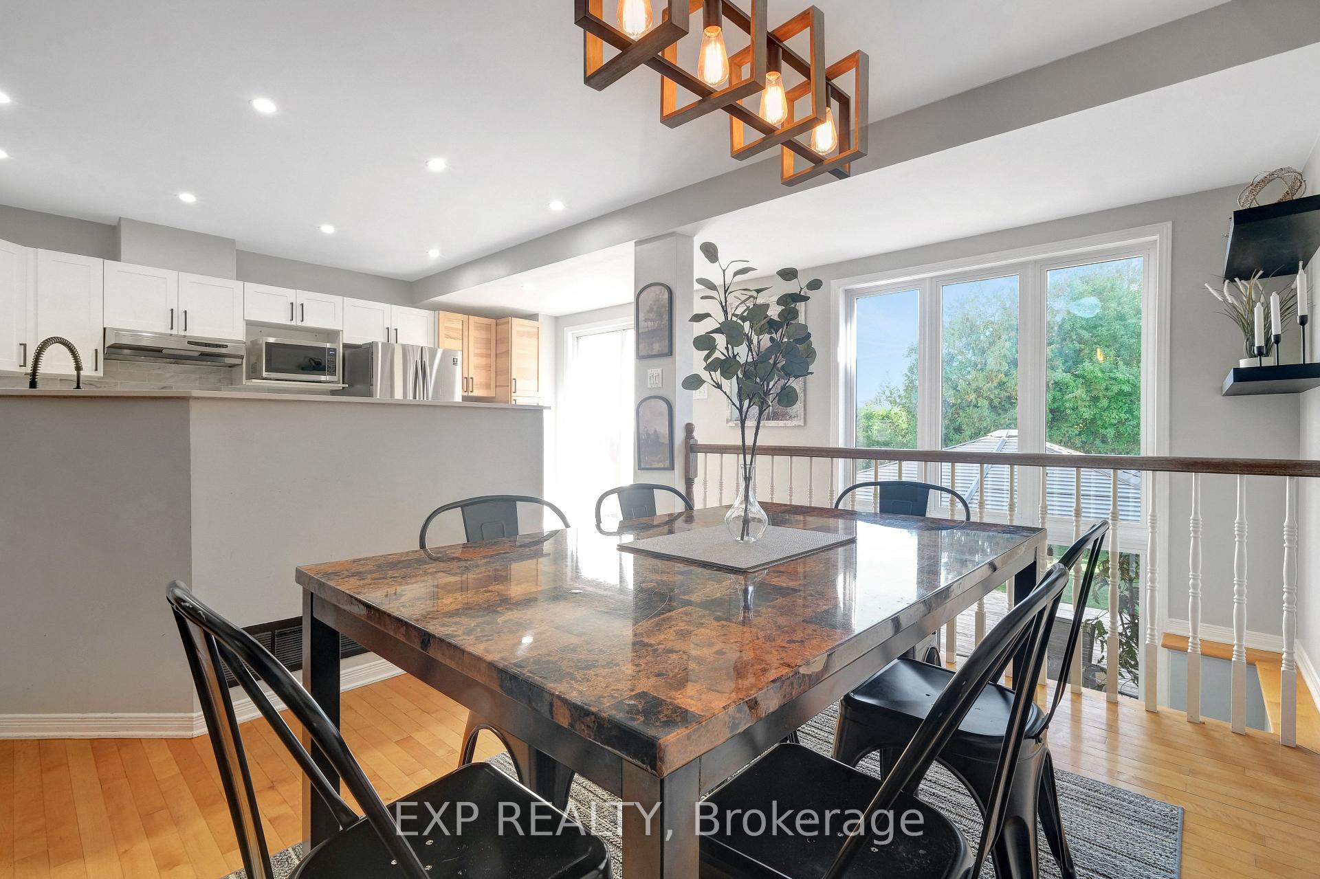 Photo 23 of 104 Carwood Circle, Ottawa, Carson Meadows — HOMEH