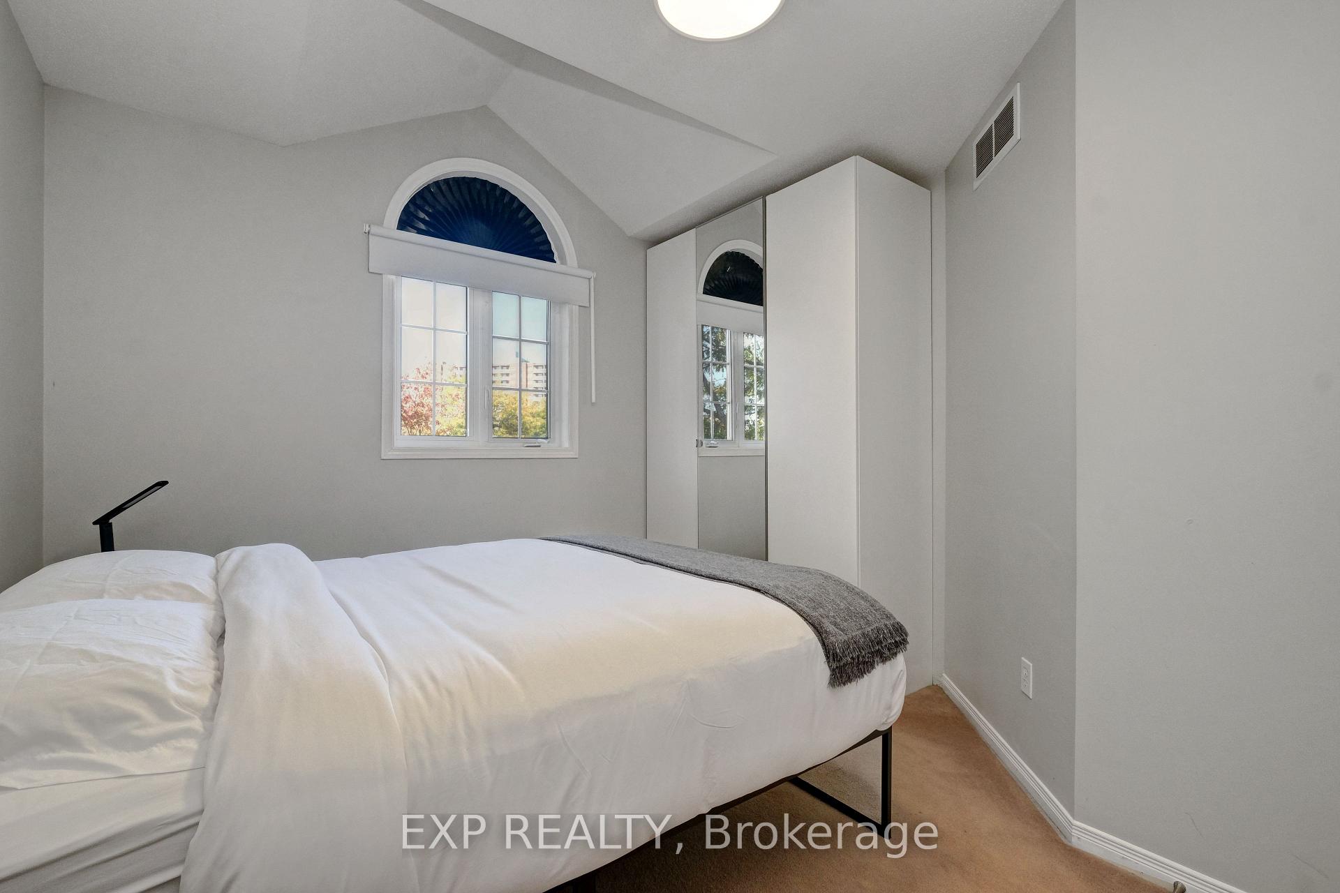 Photo 34 of 104 Carwood Circle, Ottawa, Carson Meadows — HOMEH