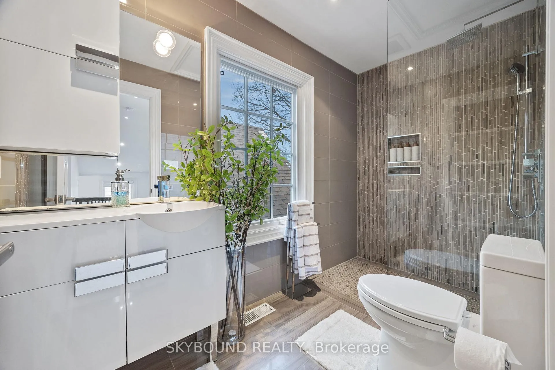 Photo 37 of 20 Fairview Boulevard, Toronto, North Riverdale — HOMEH